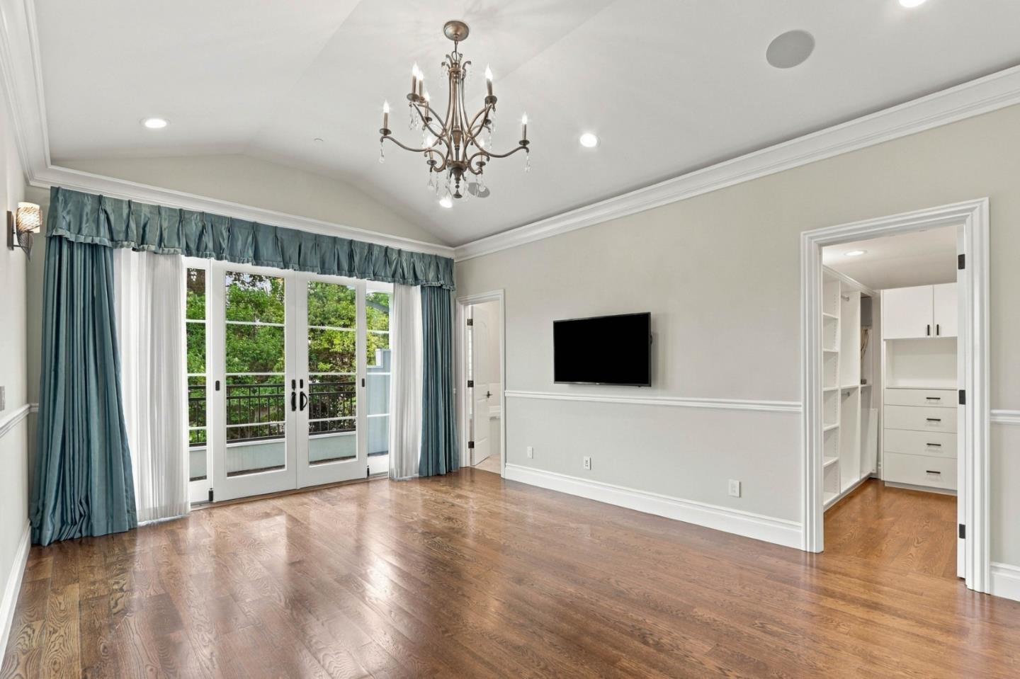 3878 Magnolia DR