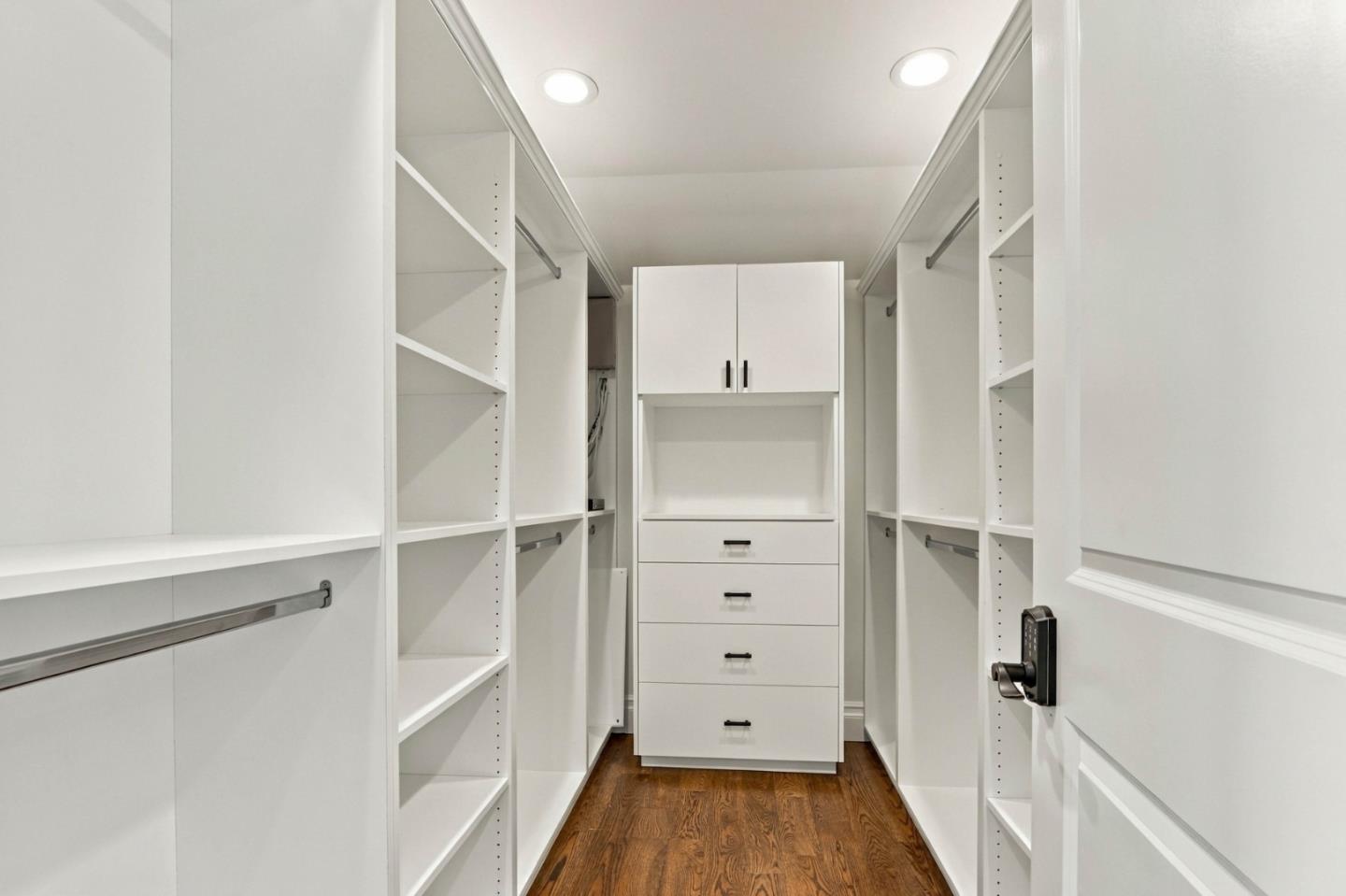 3878 Magnolia DR