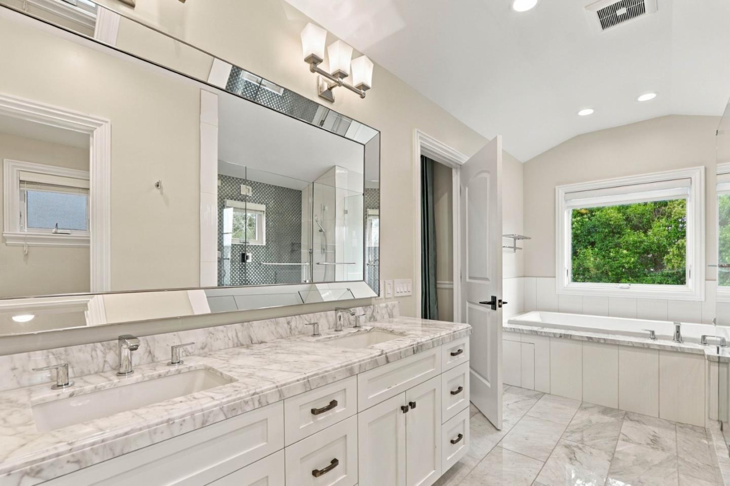 3878 Magnolia DR