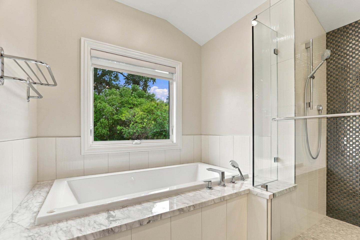 3878 Magnolia DR