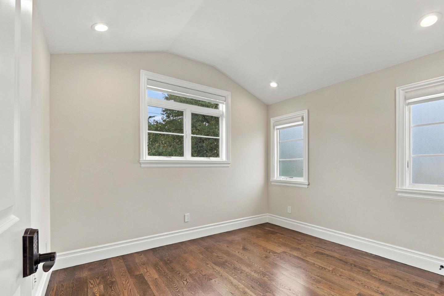 3878 Magnolia DR