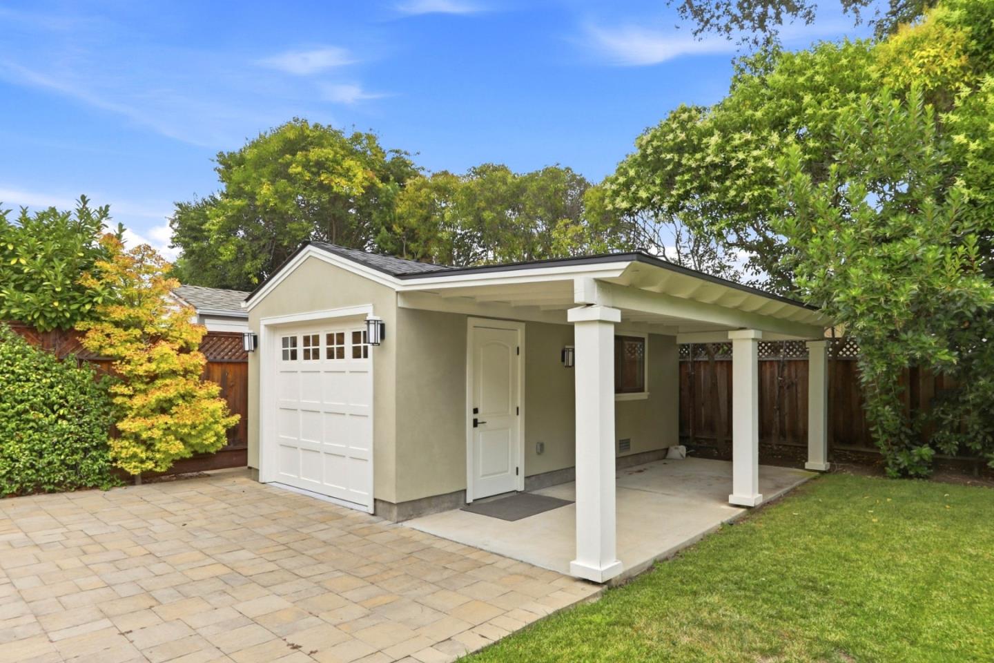 3878 Magnolia DR