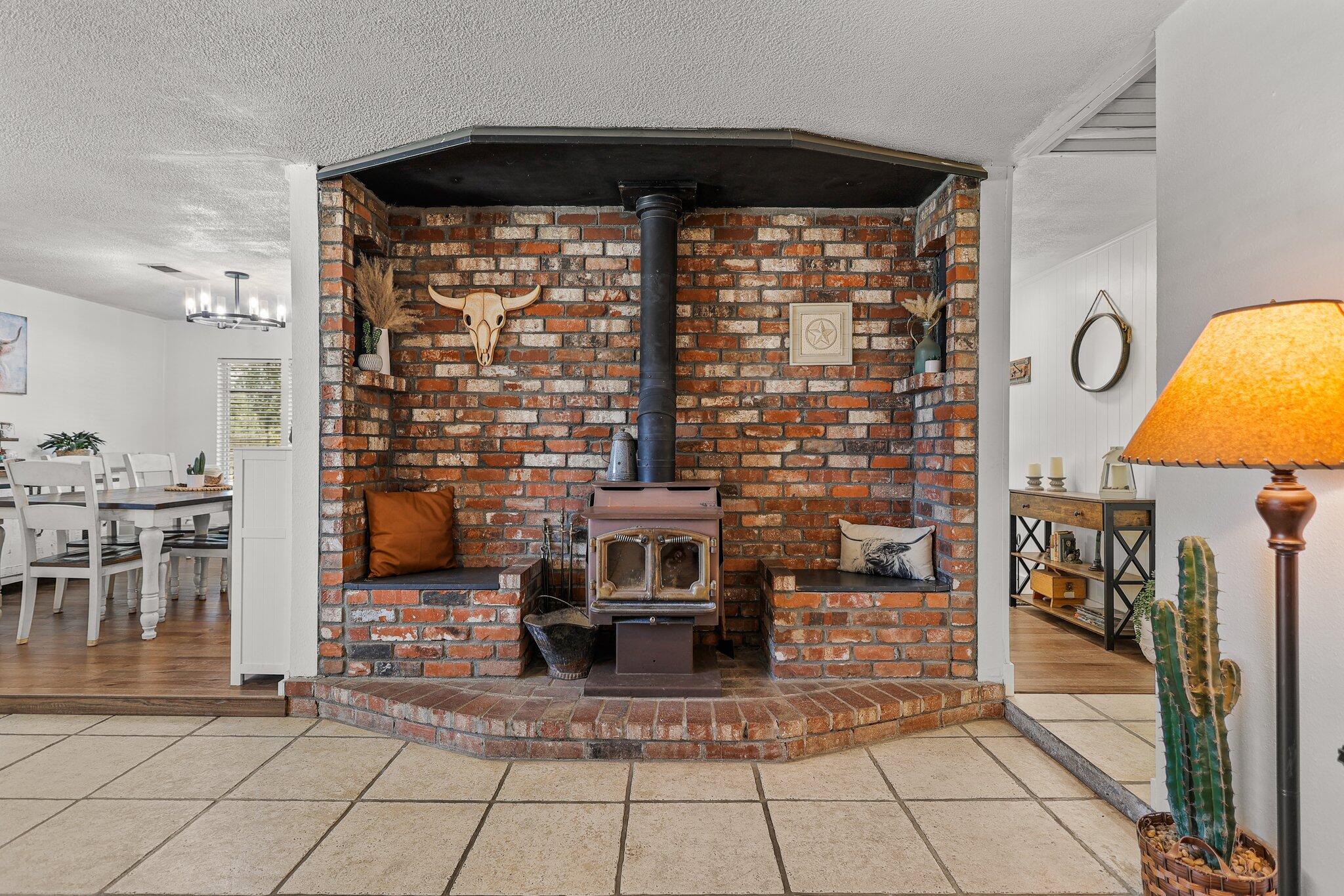 4647 County Road FF