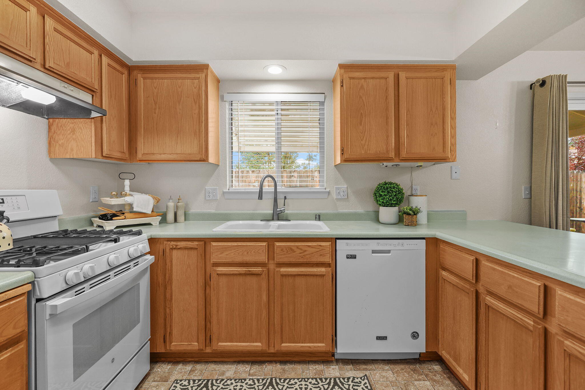 894 Montcrest Drive, Redding