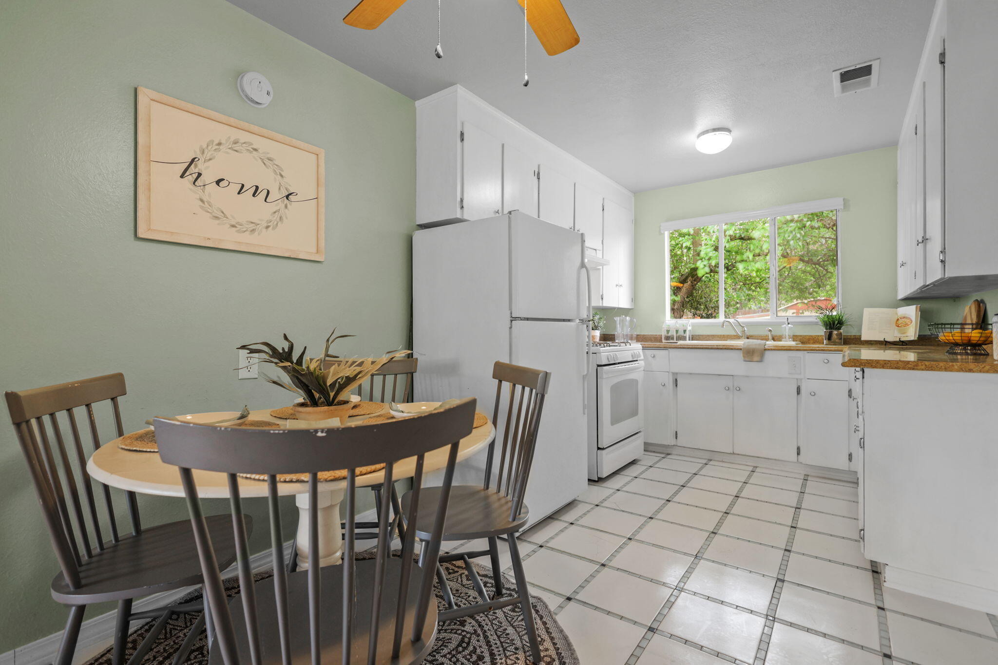 1335 Lodgepole Avenue