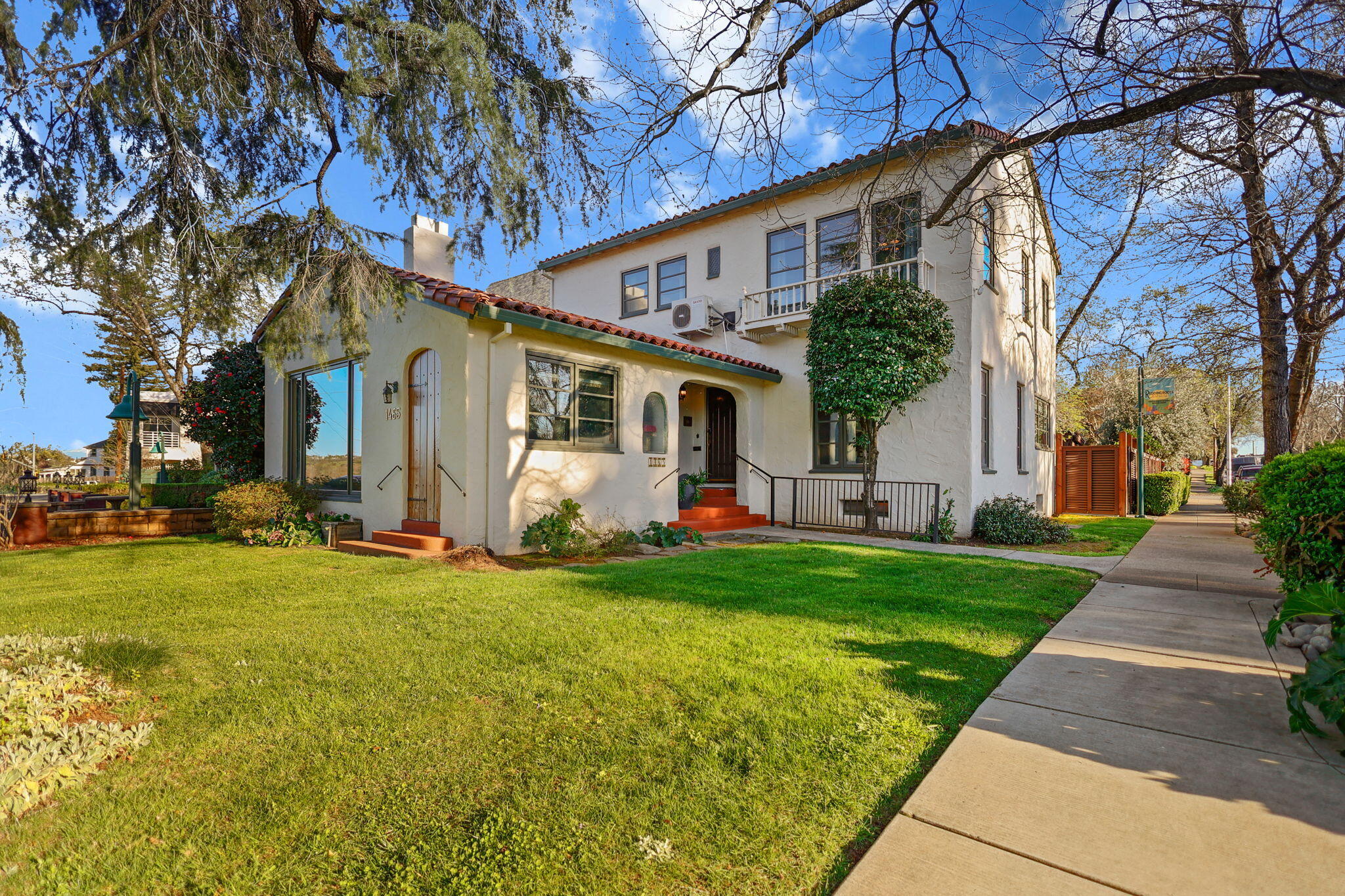 1465 Riverside Drive