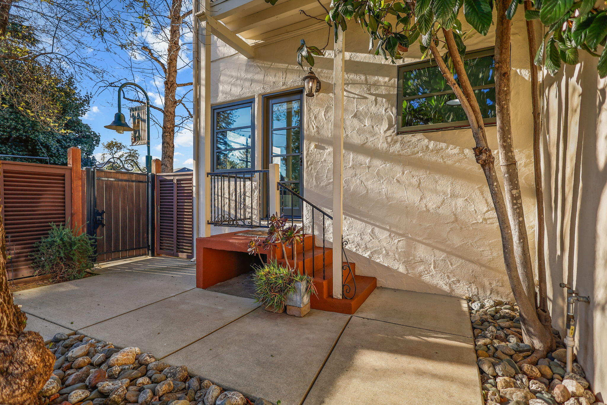 1465 Riverside Drive