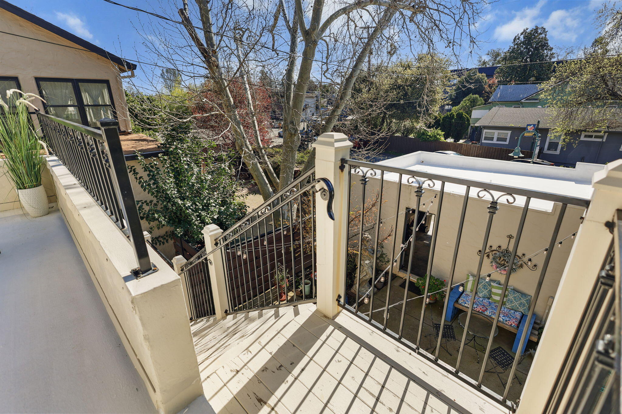 1465 Riverside Drive