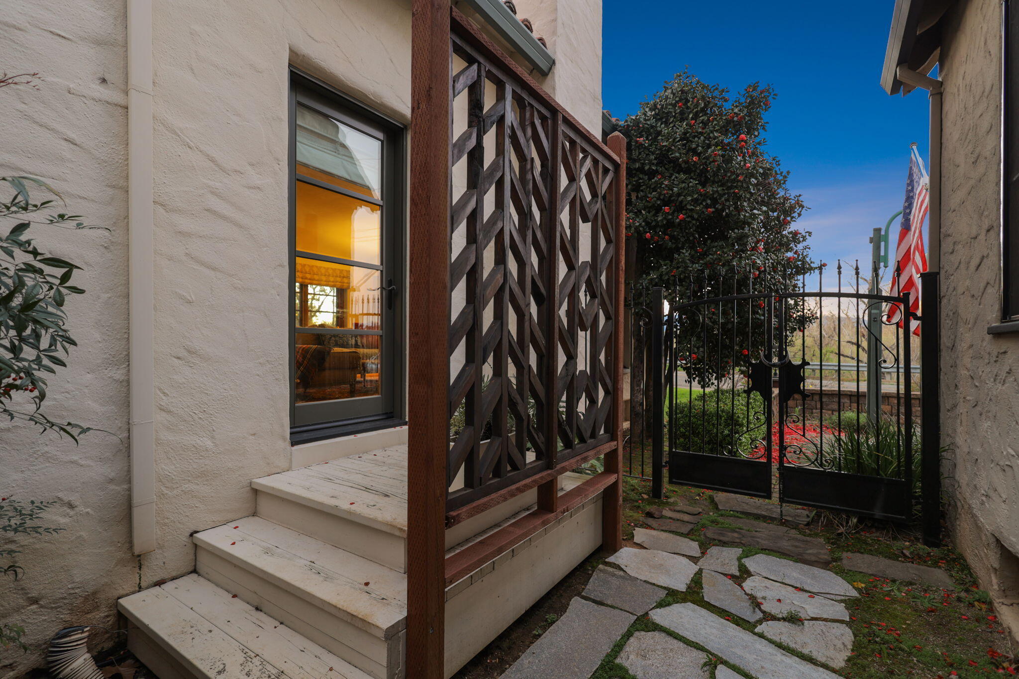 1465 Riverside Drive