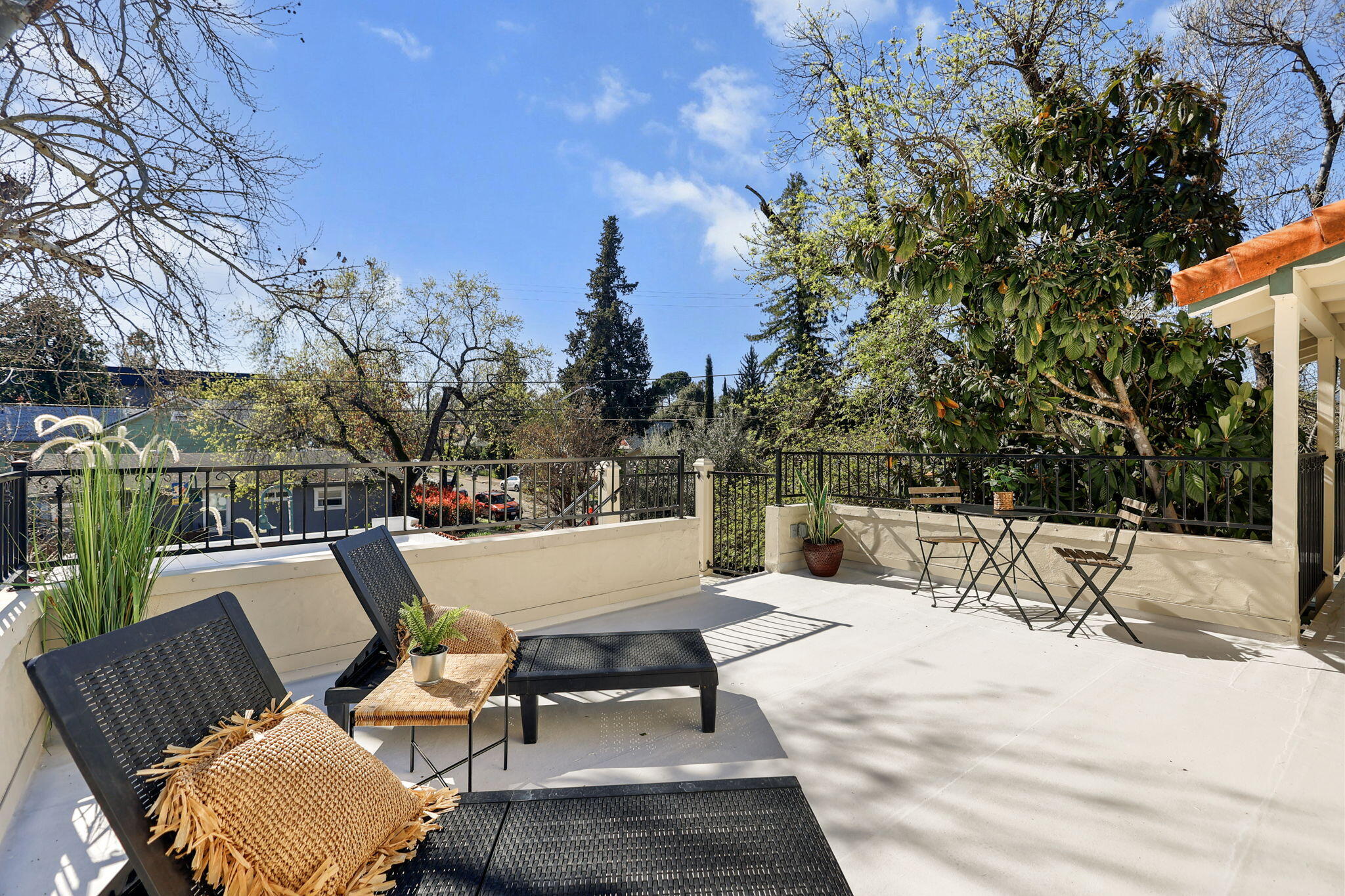 1465 Riverside Drive