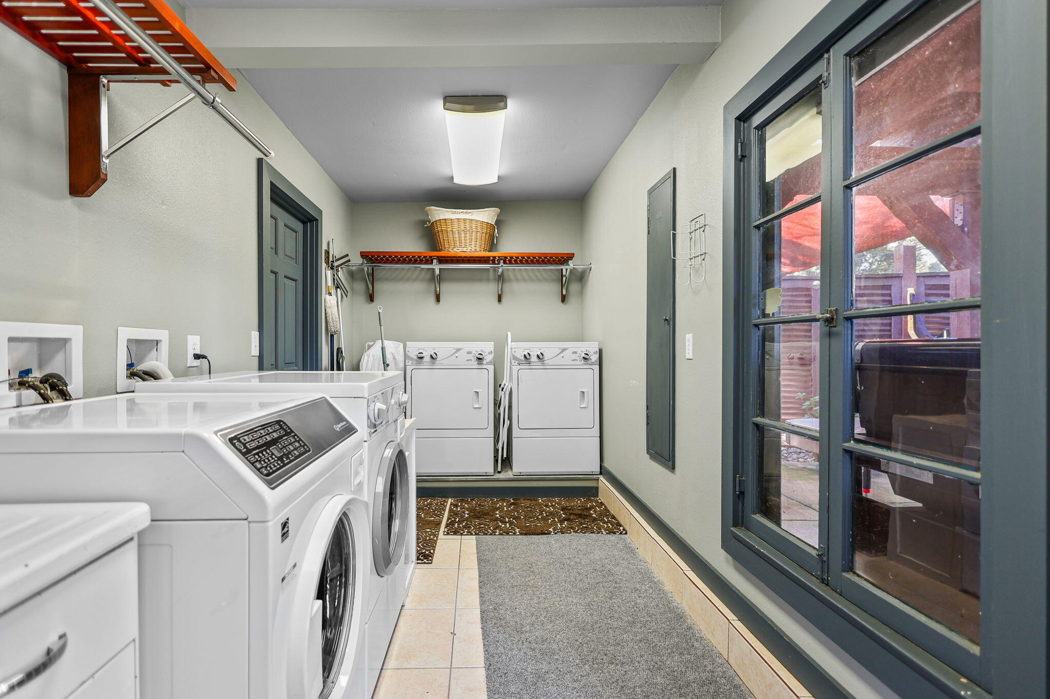 1465 Riverside Drive