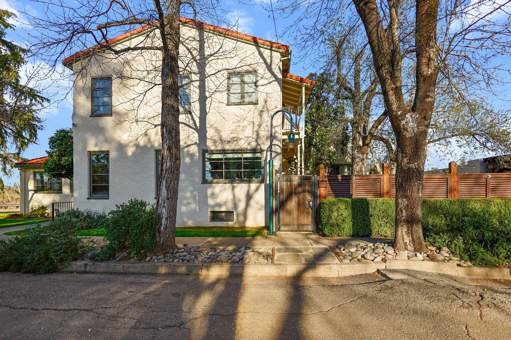 1465 Riverside Drive