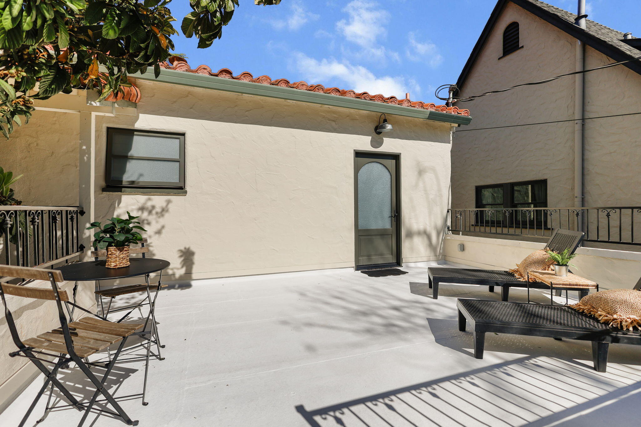 1465 Riverside Drive