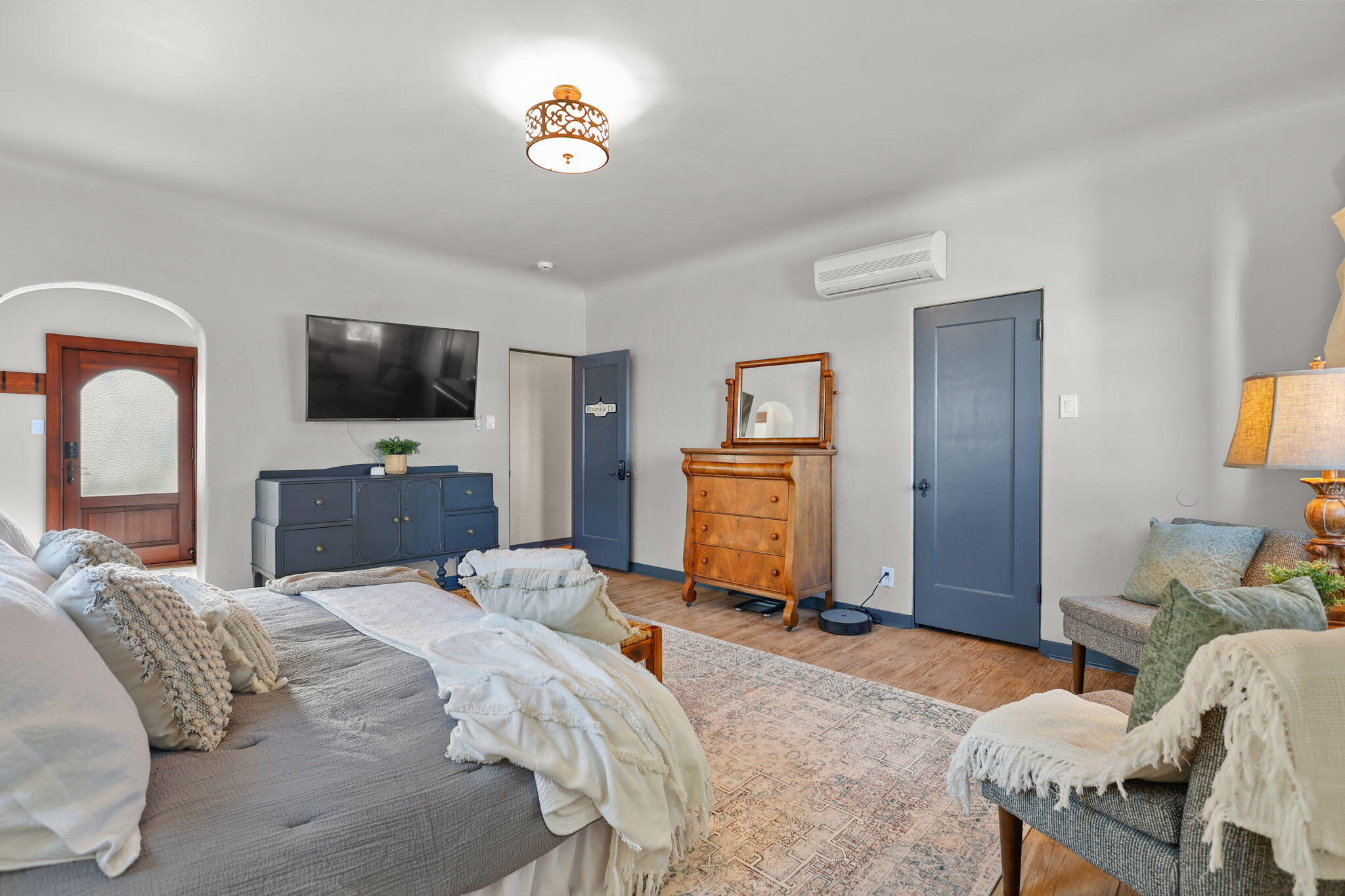 1465 Riverside Drive