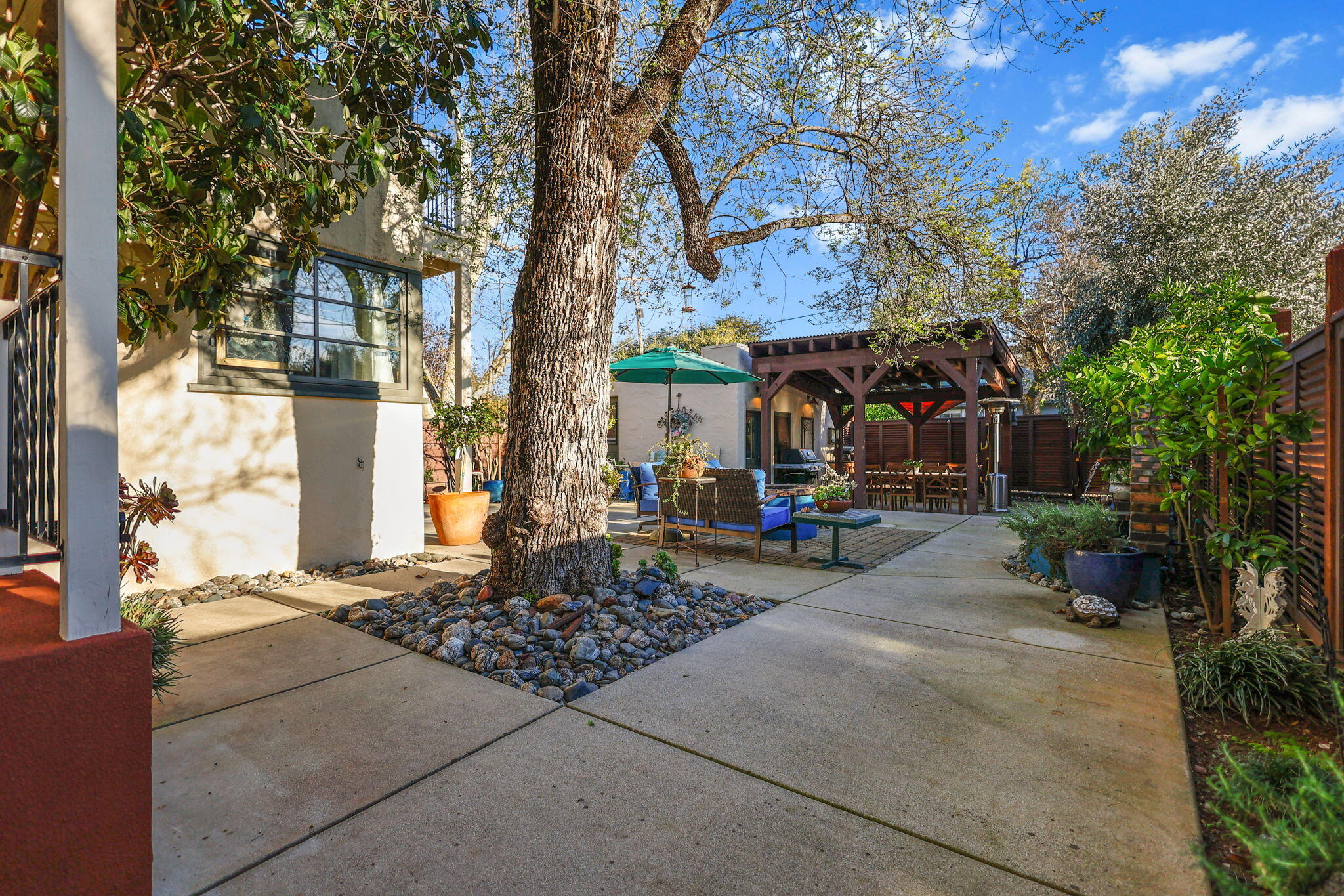 1465 Riverside Drive