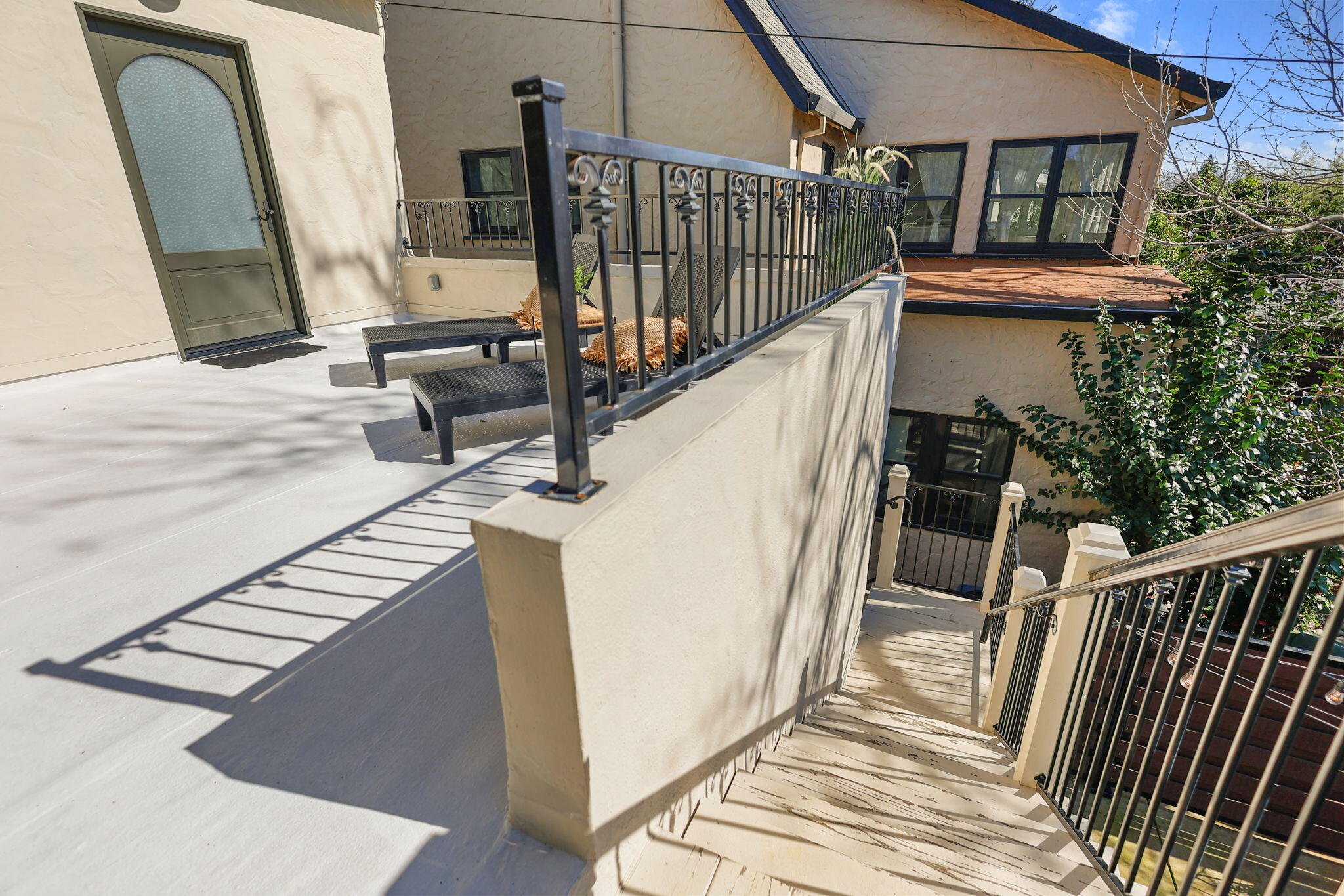 1465 Riverside Drive