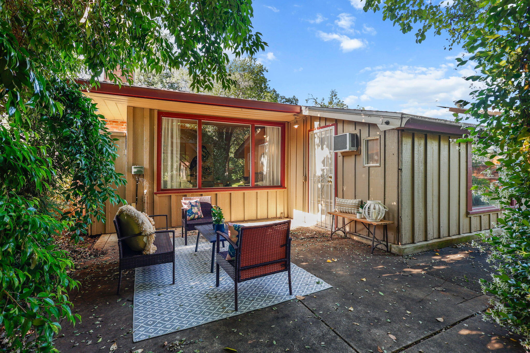 728 Loma Vista Drive
