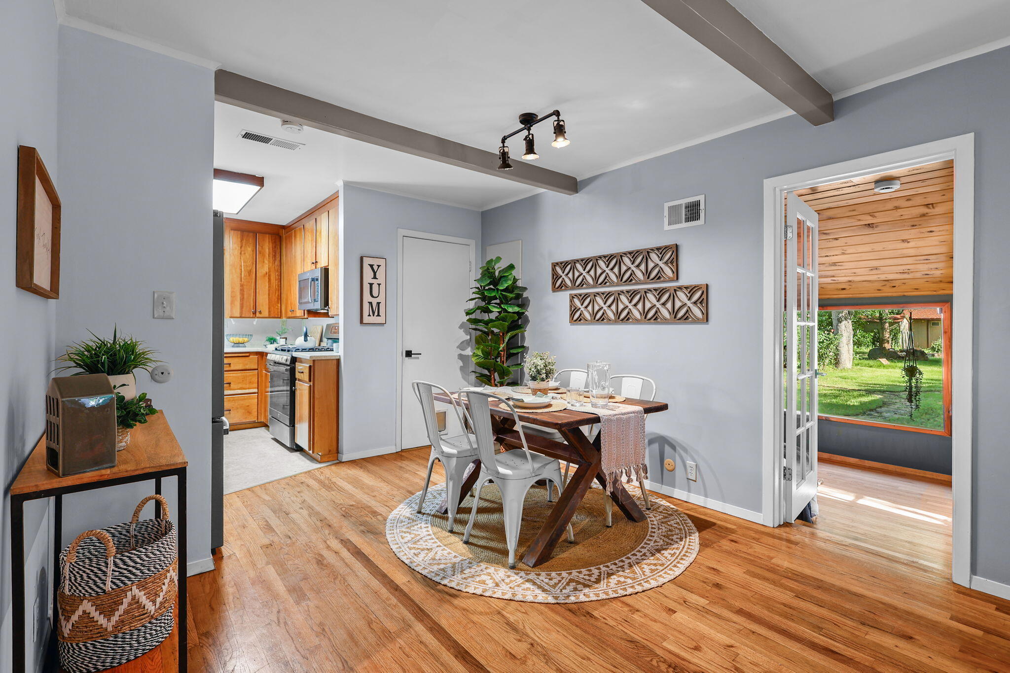 728 Loma Vista Drive