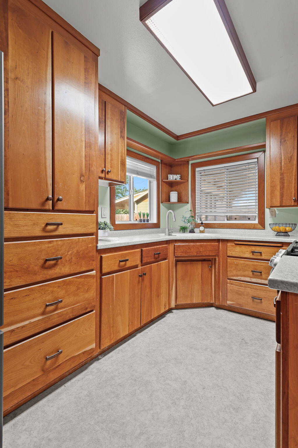 728 Loma Vista Drive
