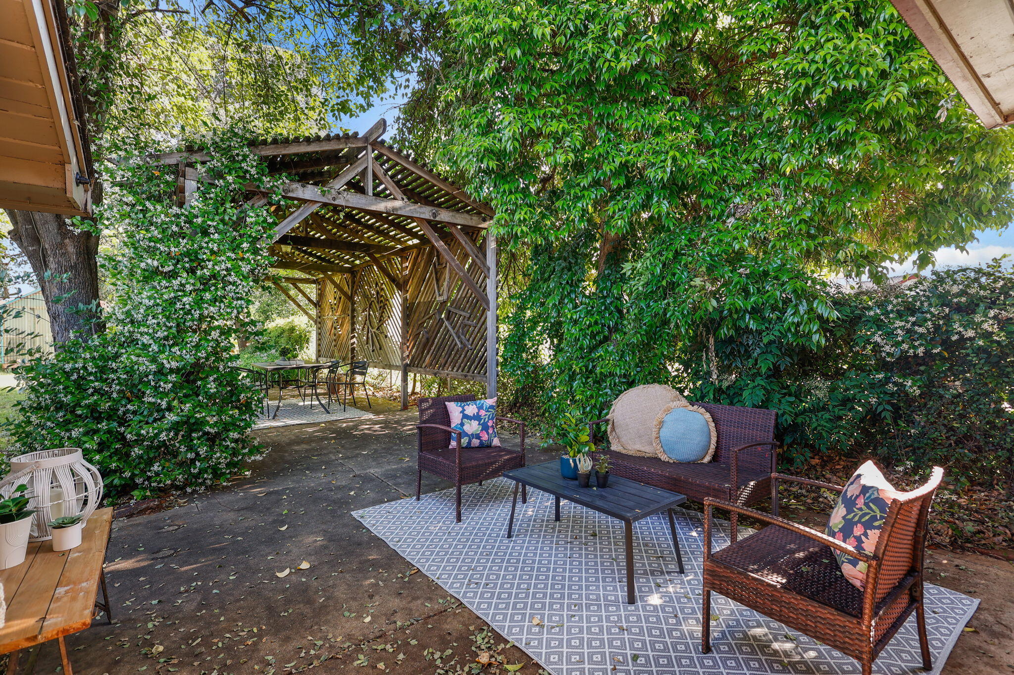 728 Loma Vista Drive