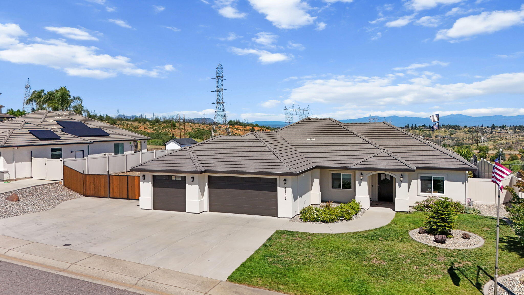 1187 Coggins Street