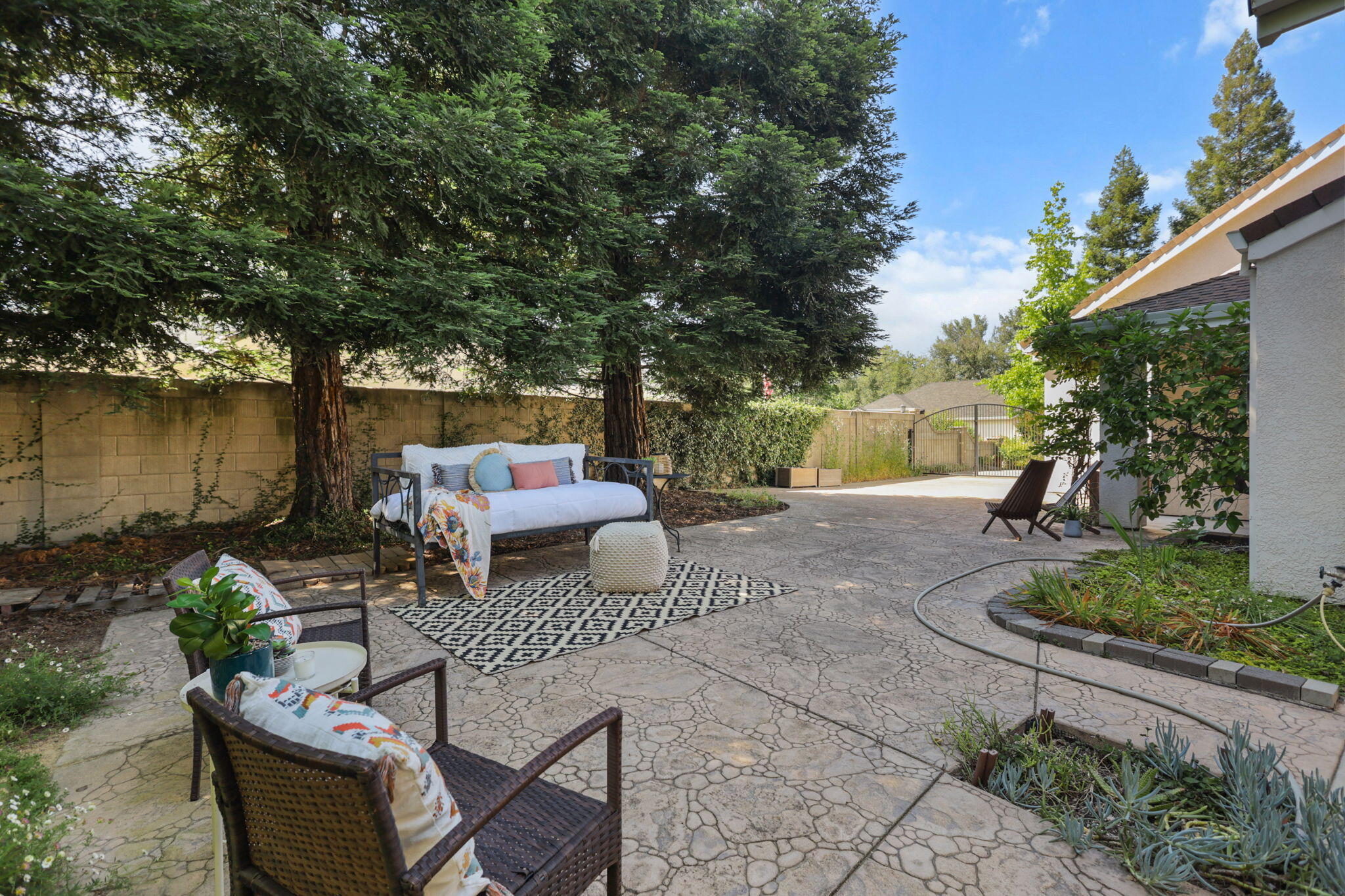 2719 Western Oak Drive