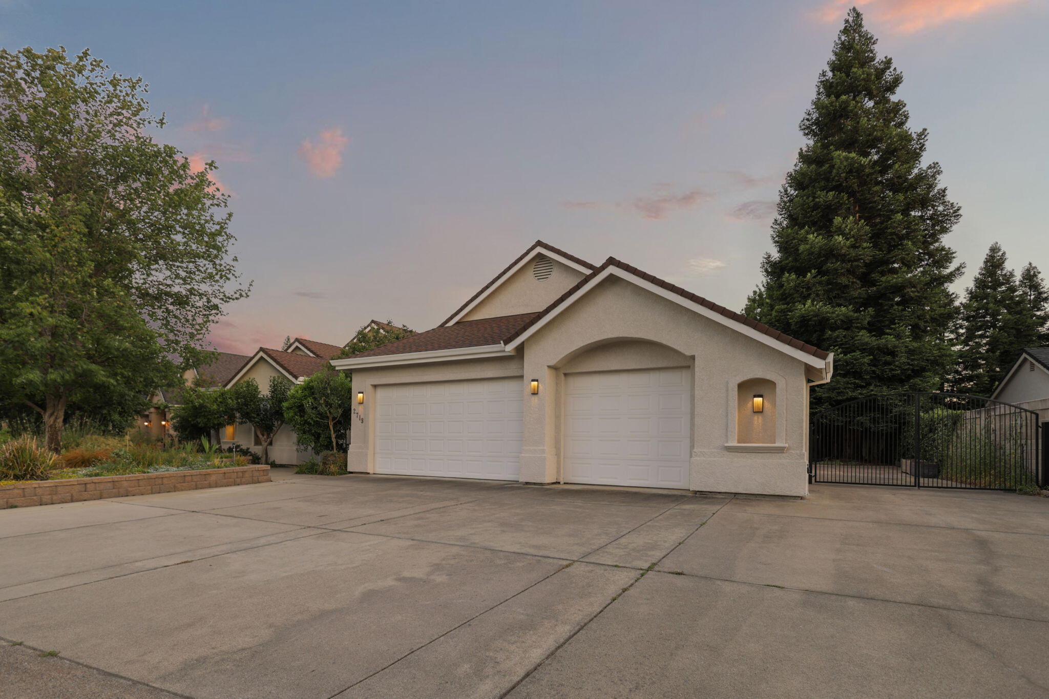 2719 Western Oak Drive