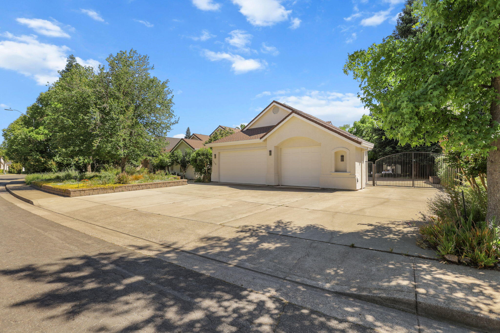 2719 Western Oak Drive