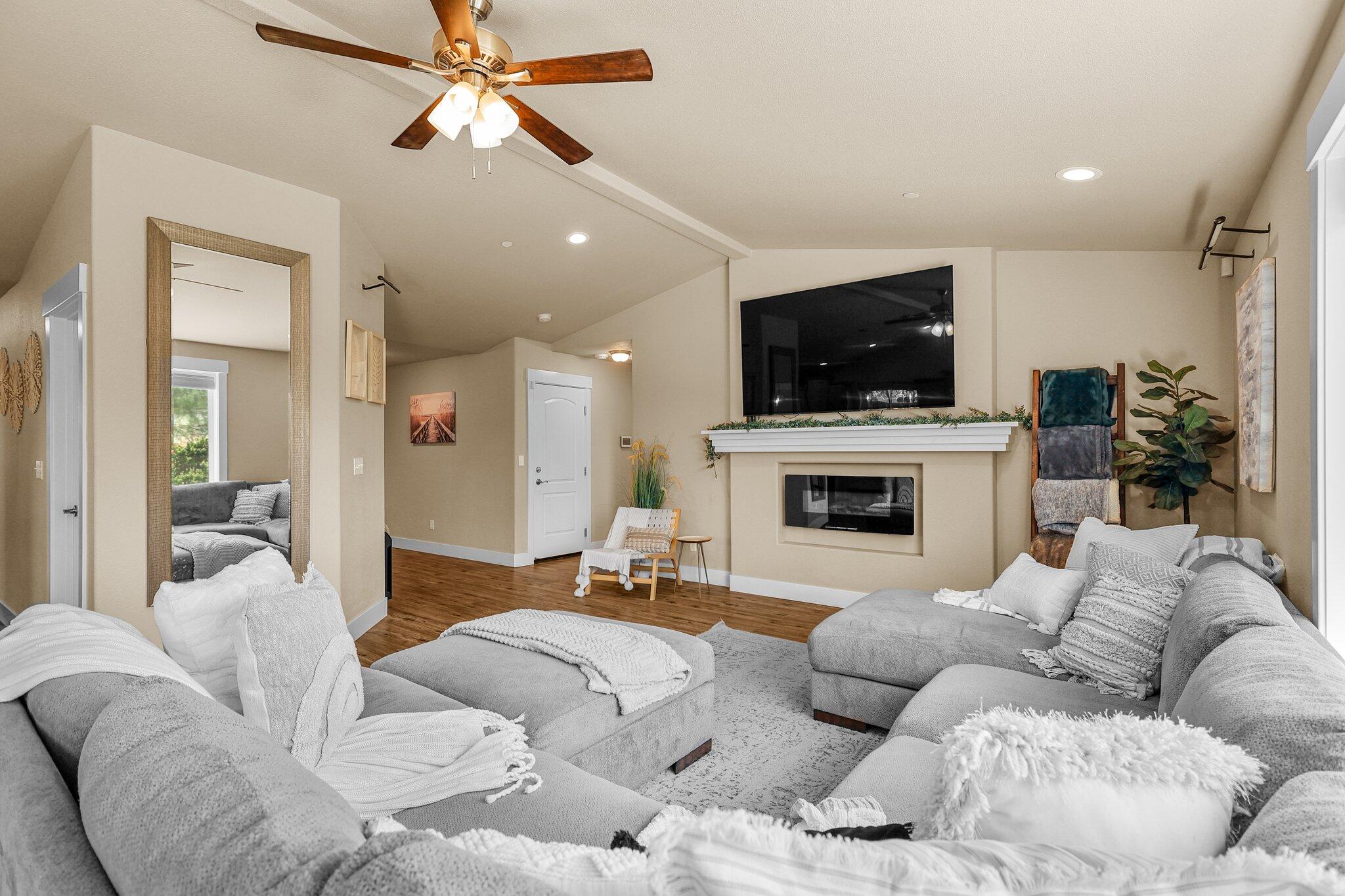 1265 Yacht Court