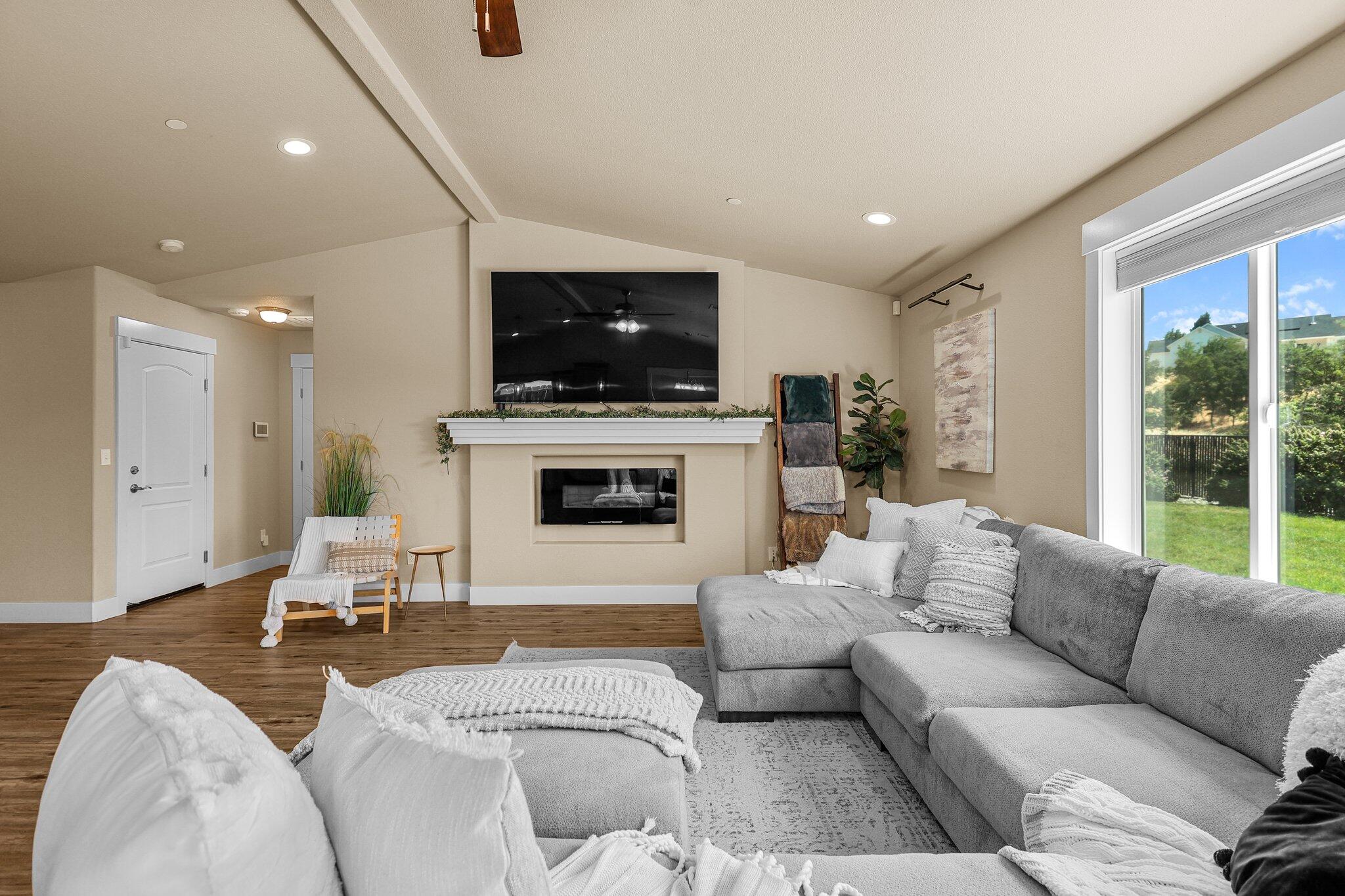 1265 Yacht Court