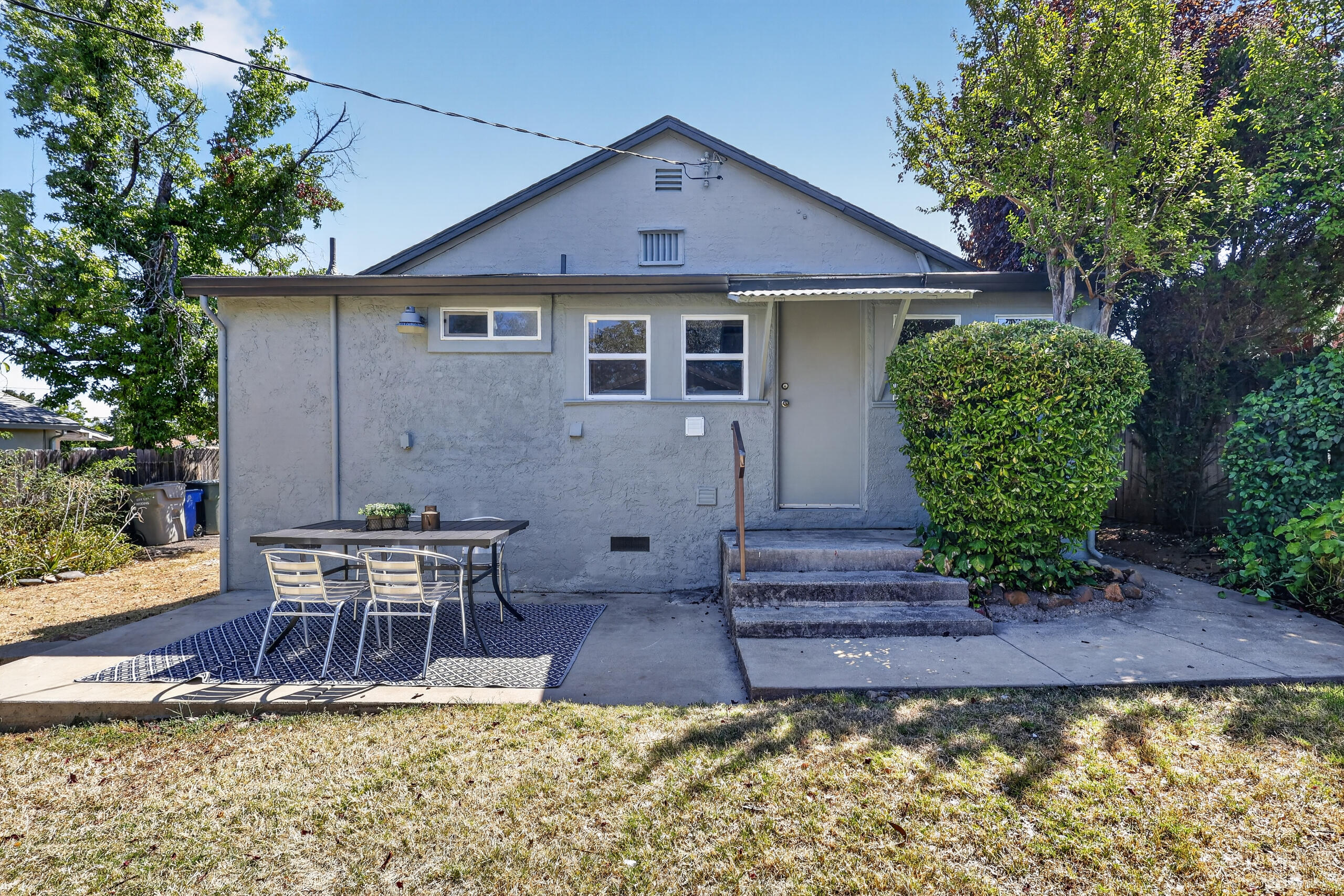 1638 Walnut Avenue