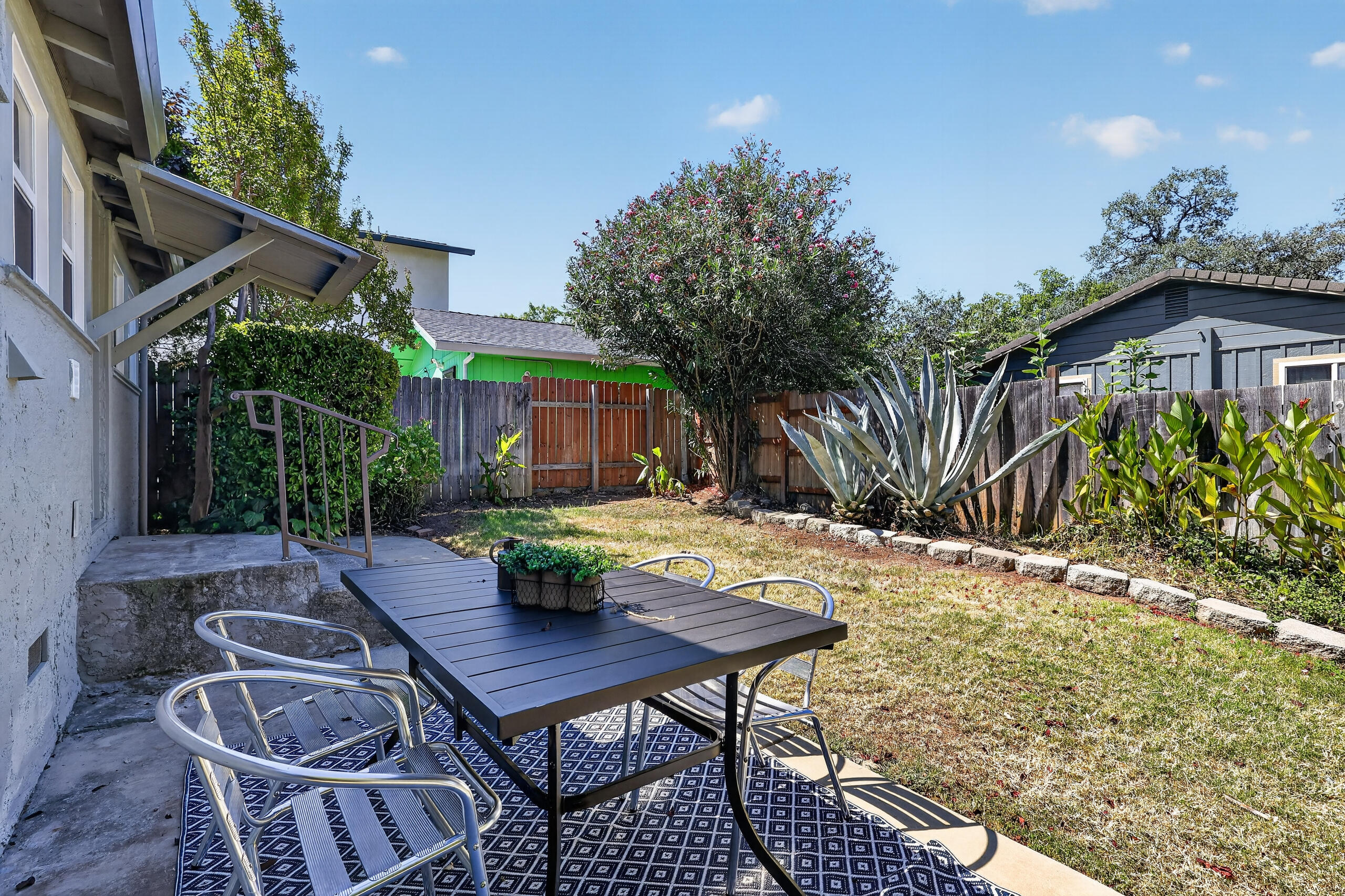1638 Walnut Avenue
