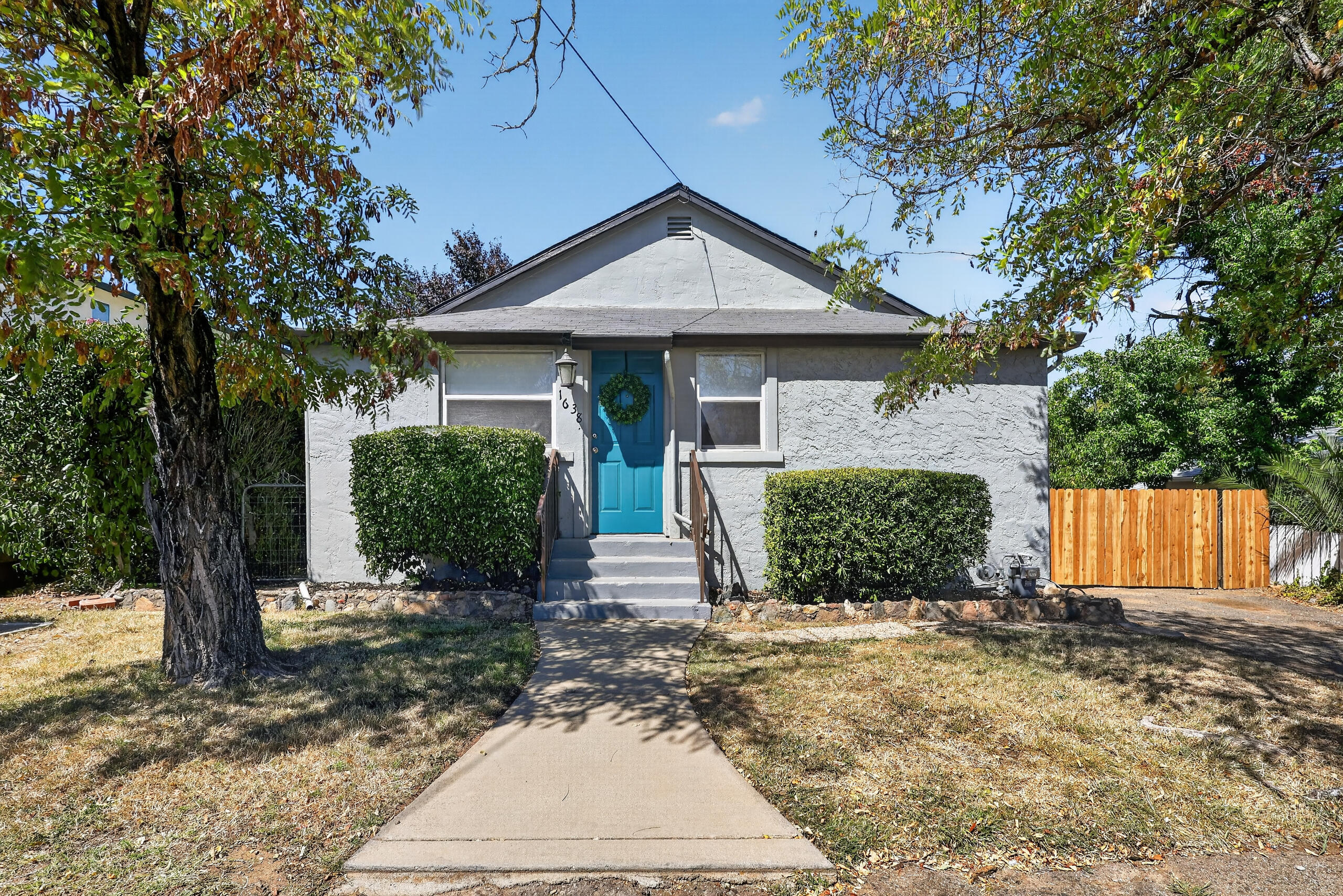1638 Walnut Avenue