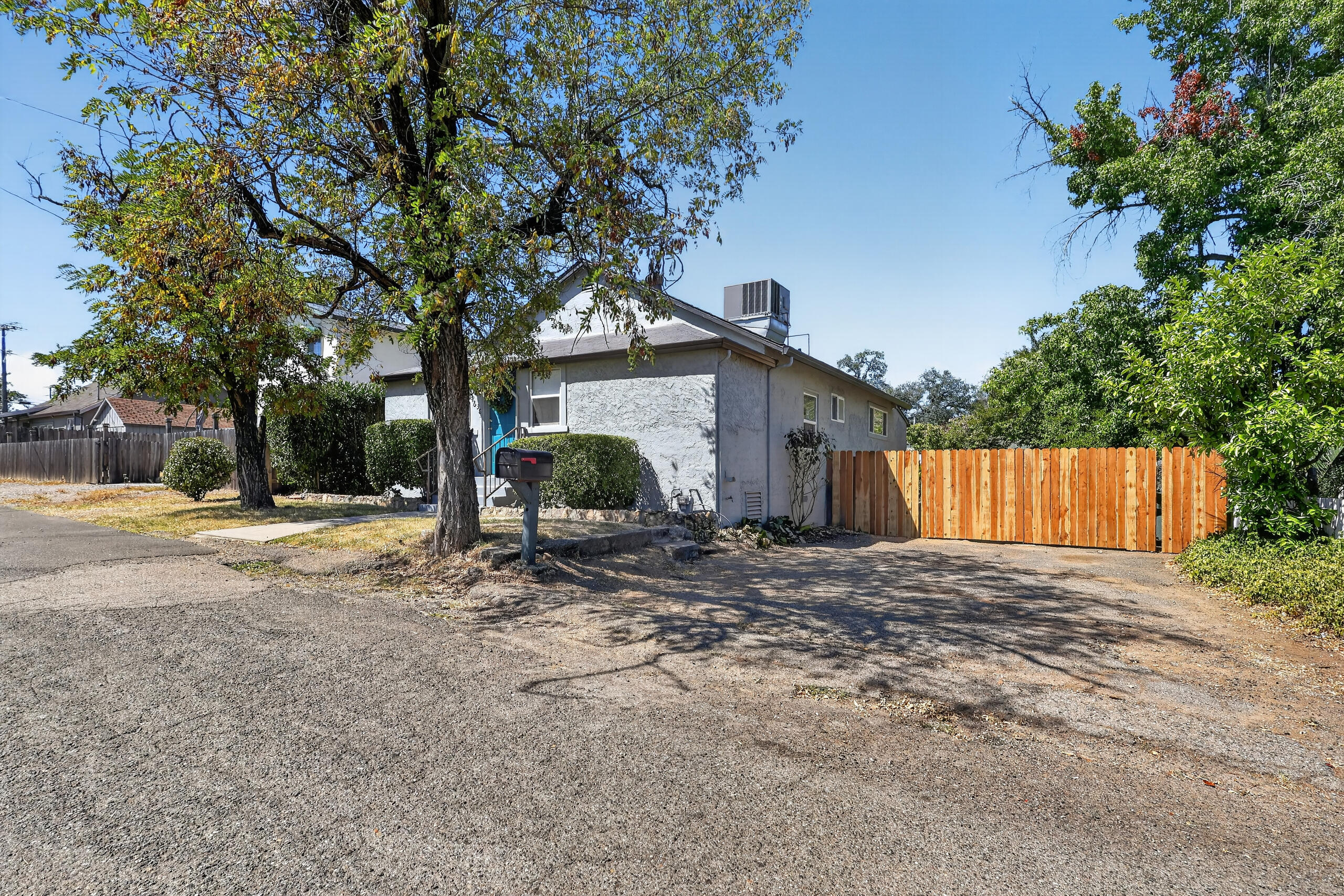 1638 Walnut Avenue