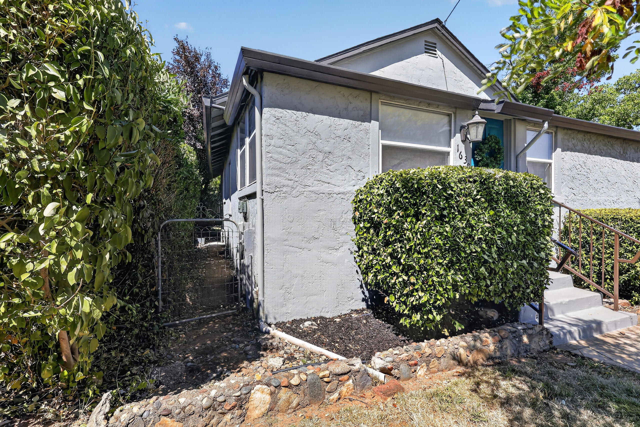 1638 Walnut Avenue