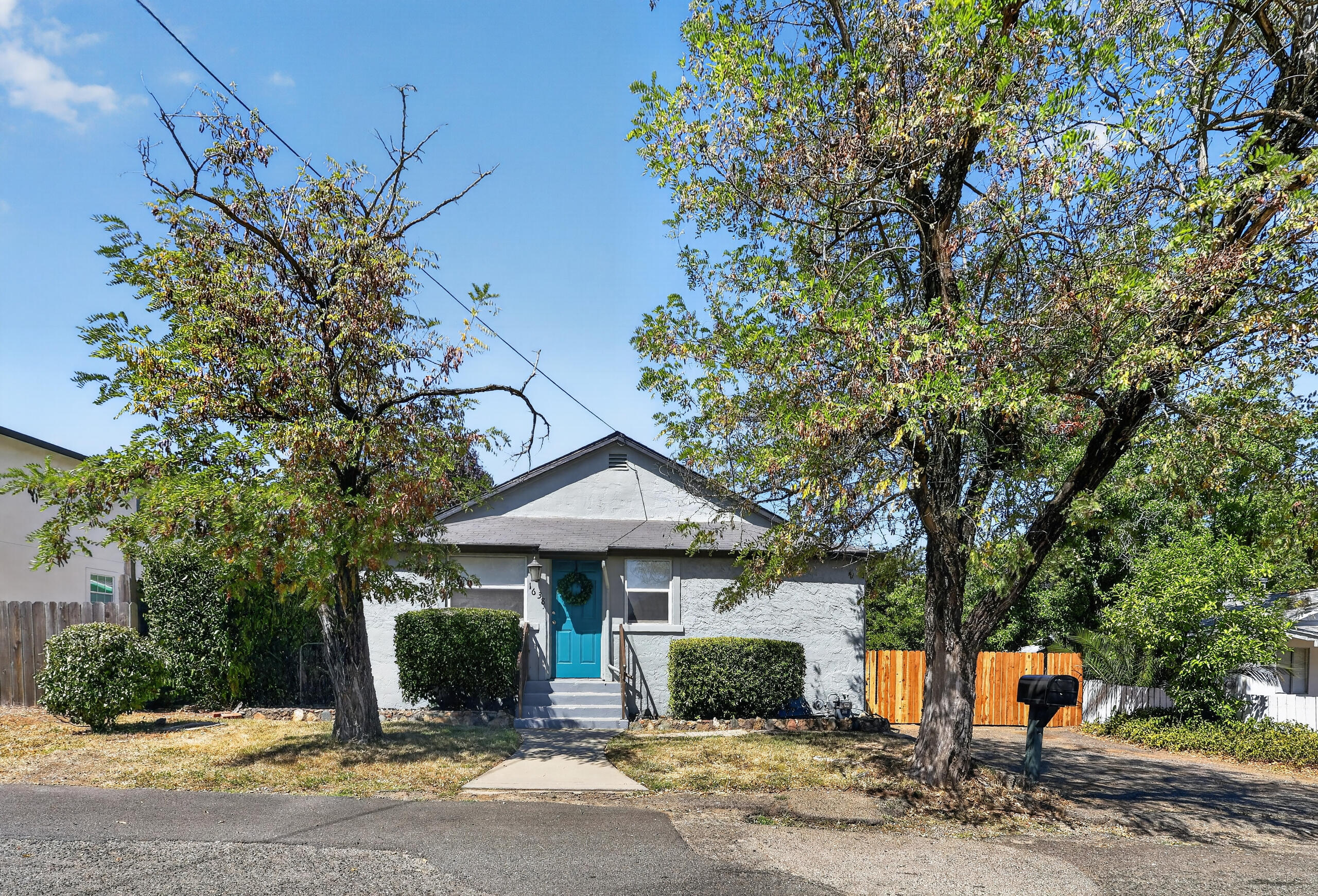 1638 Walnut Avenue
