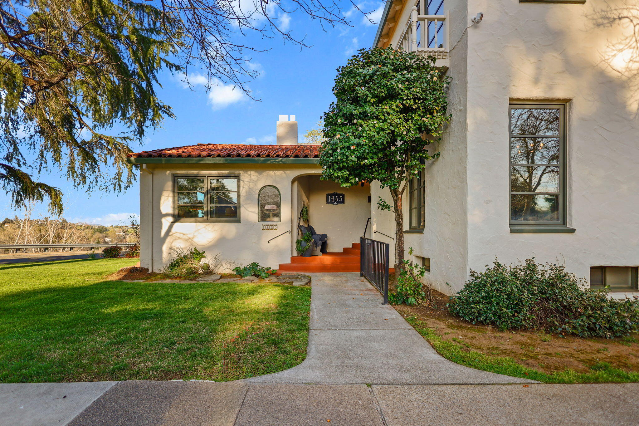 1465 Riverside Drive