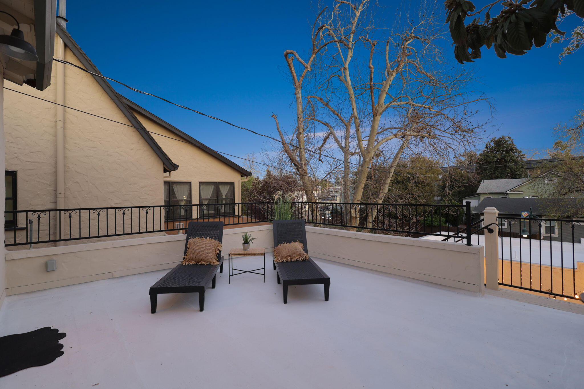 1465 Riverside Drive