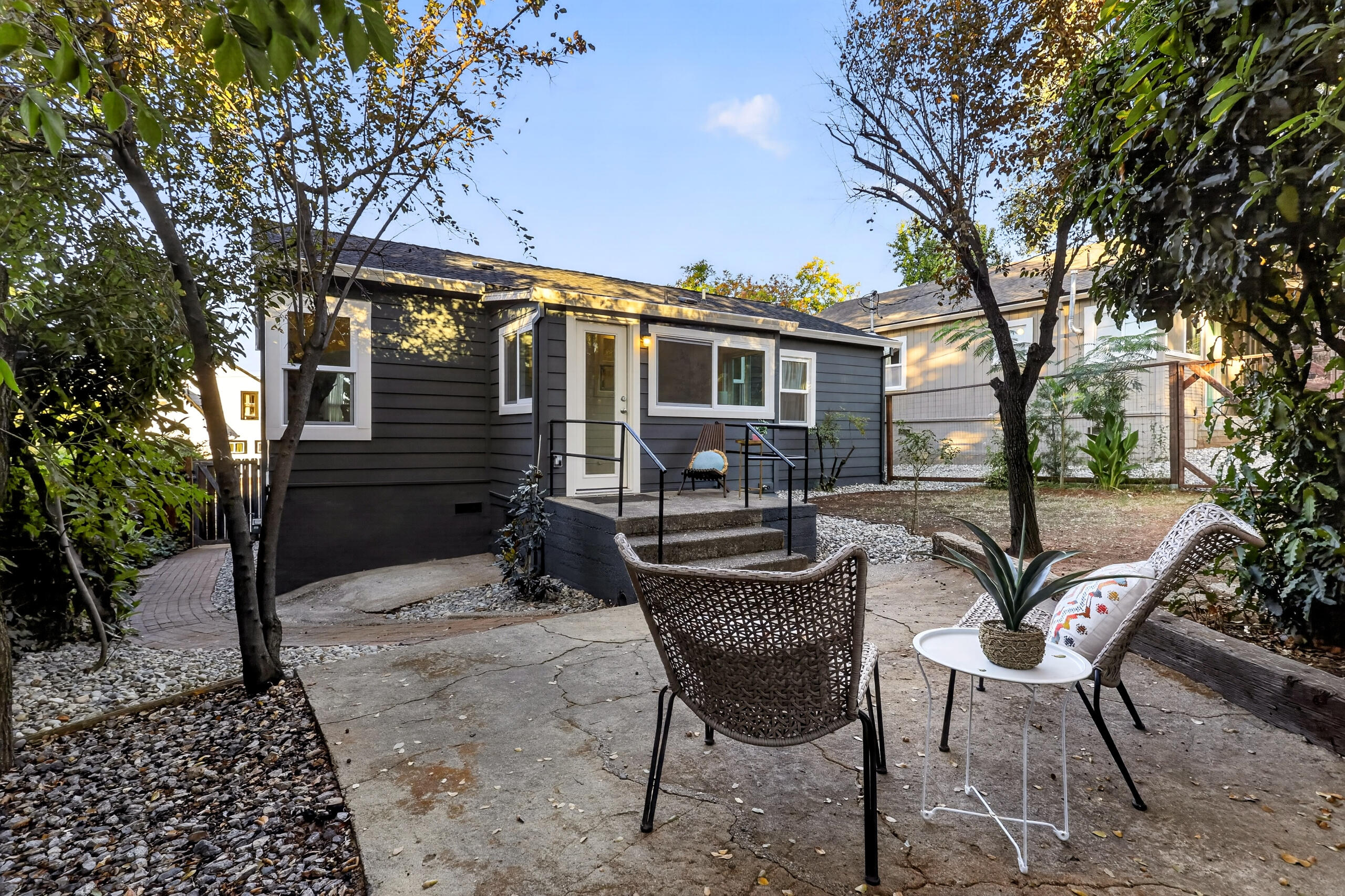 1259/1261 Magnolia Avenue
