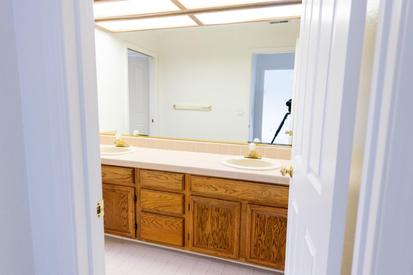 3650 Valley Ridge LN