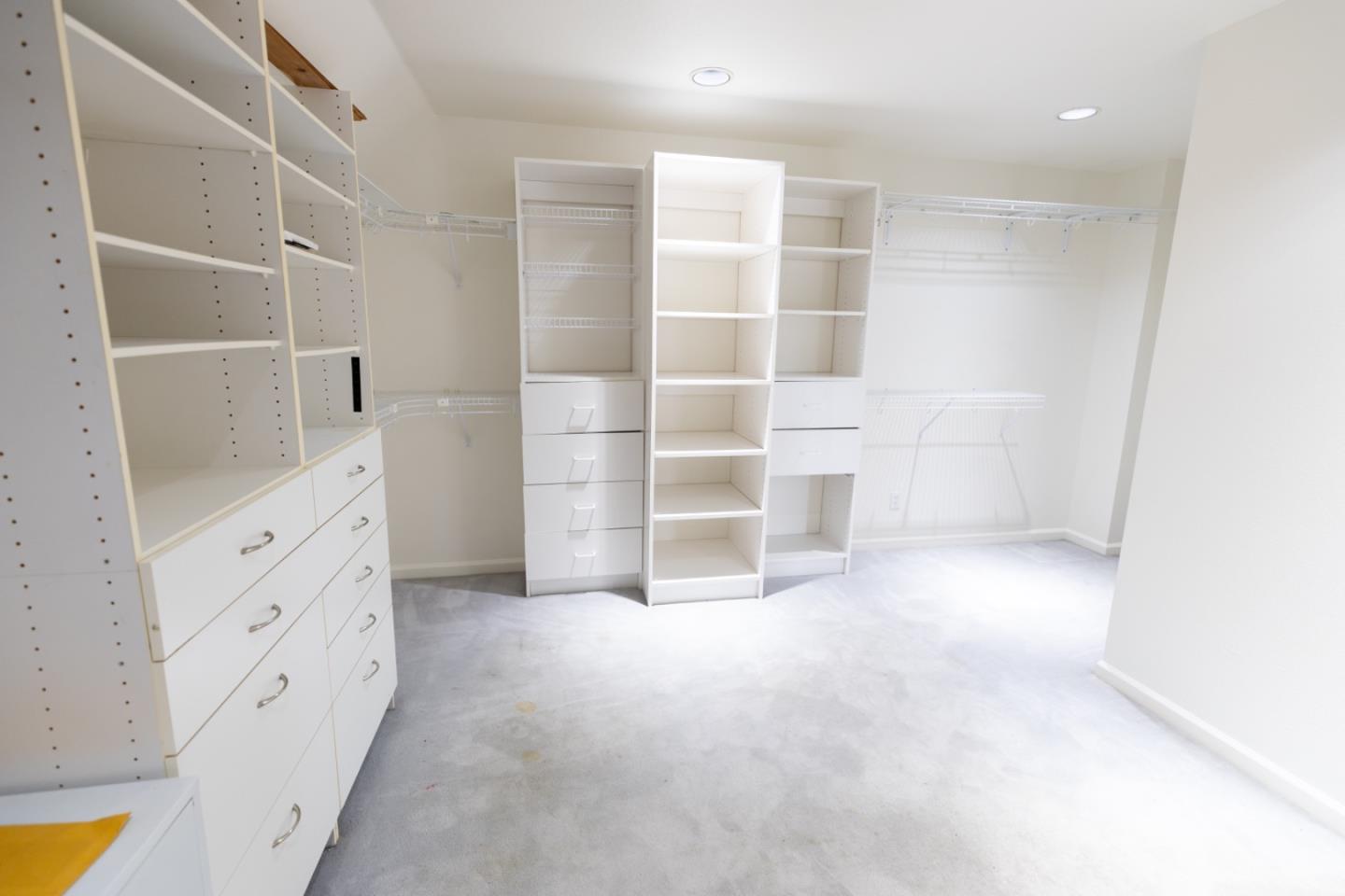 3650 Valley Ridge LN