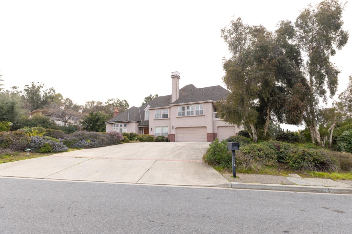 3650 Valley Ridge LN