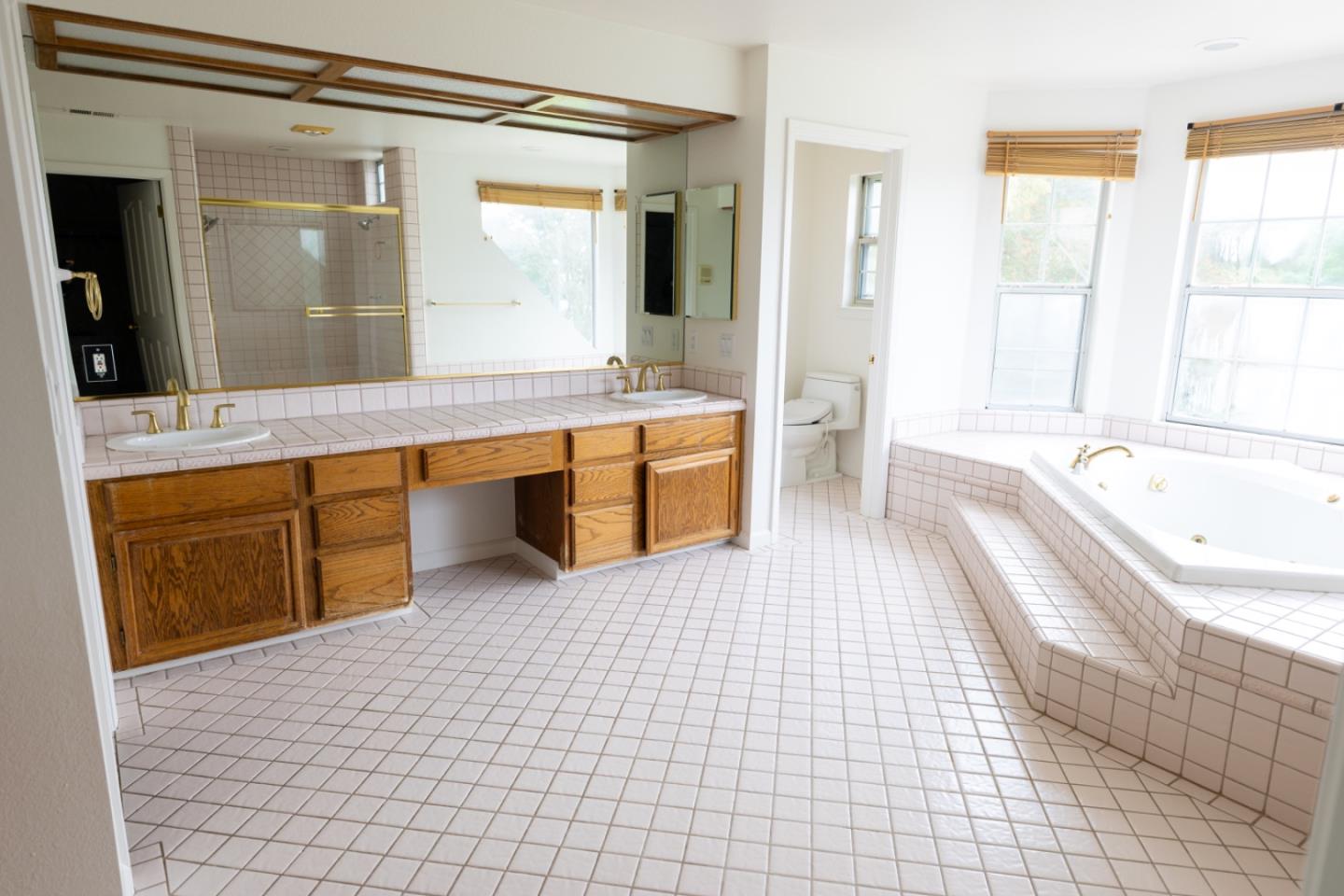 3650 Valley Ridge LN