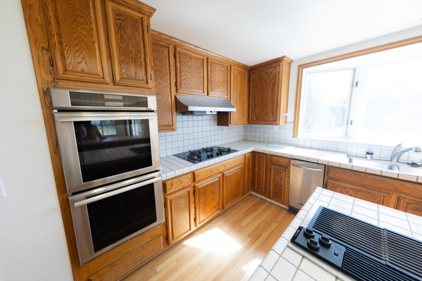 3650 Valley Ridge LN