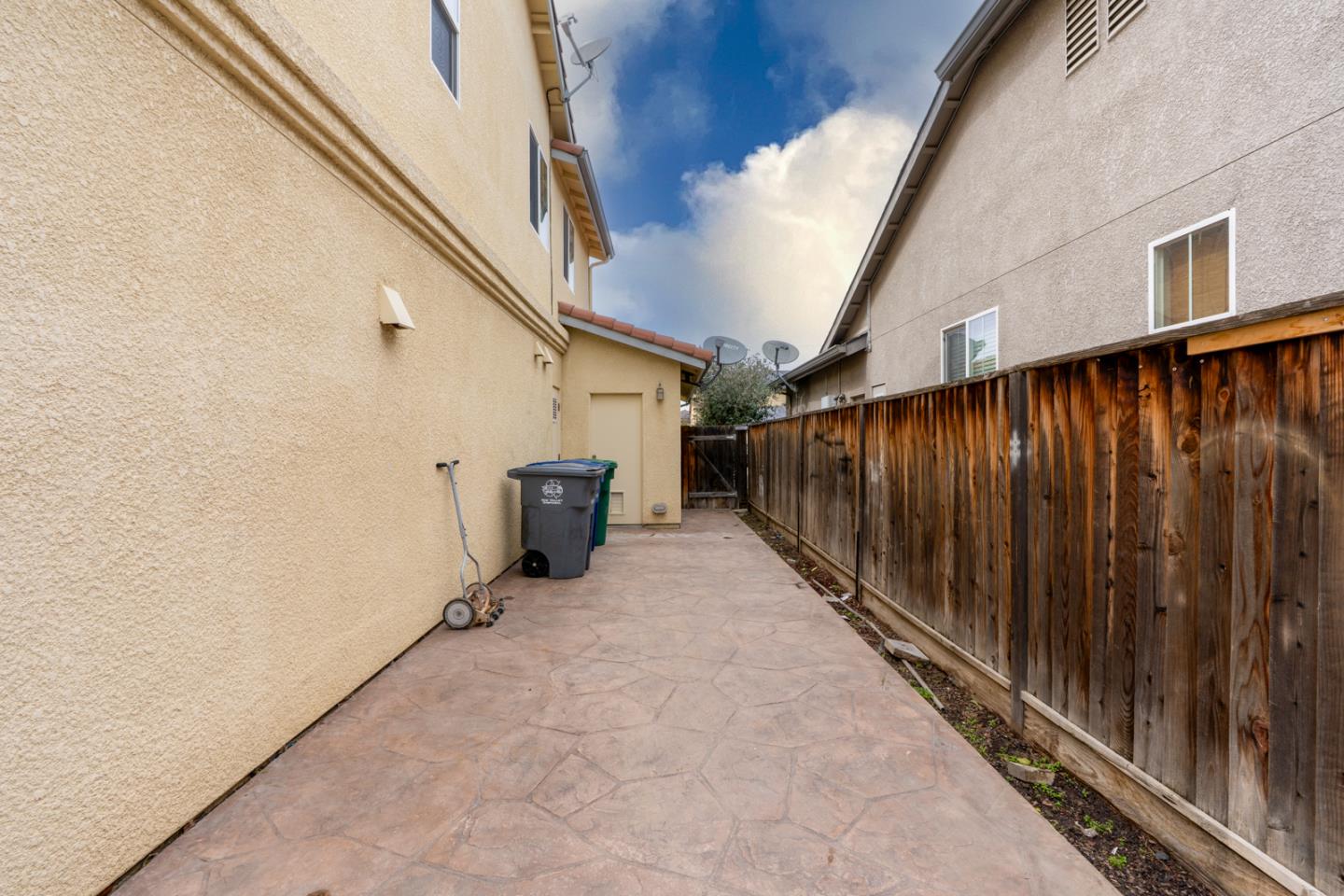 2357 N Rock Creek DR
