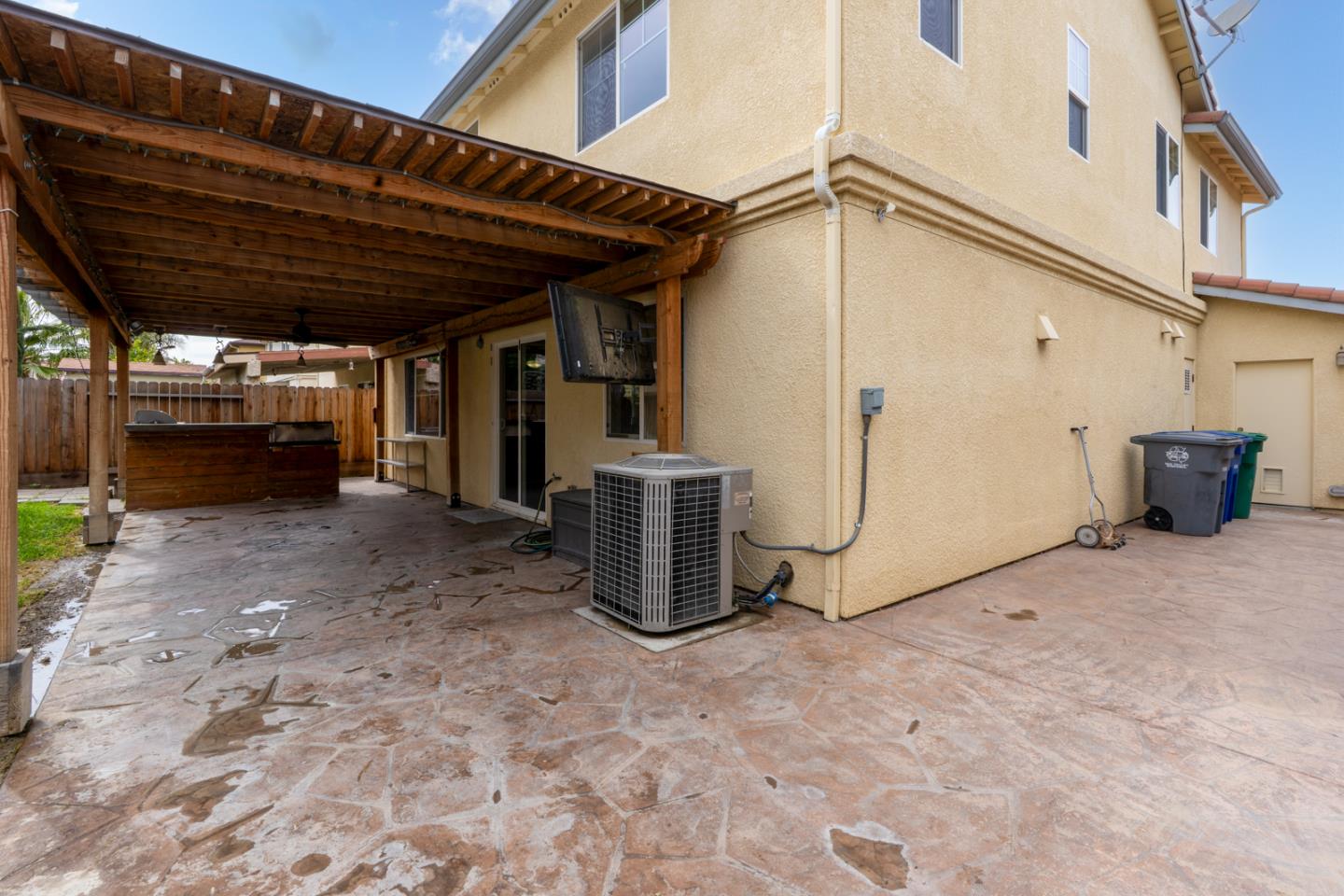 2357 N Rock Creek DR