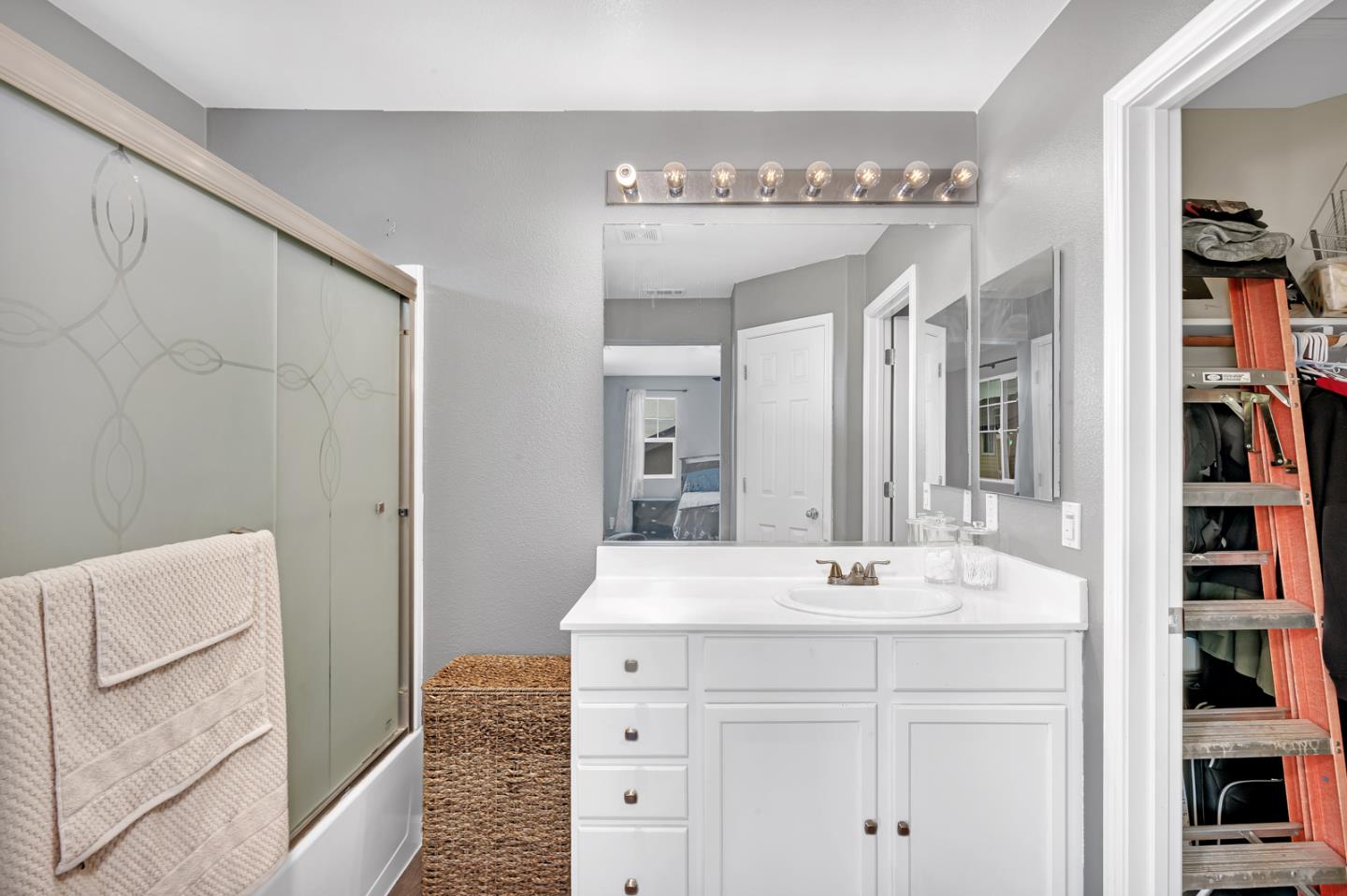 2357 N Rock Creek DR