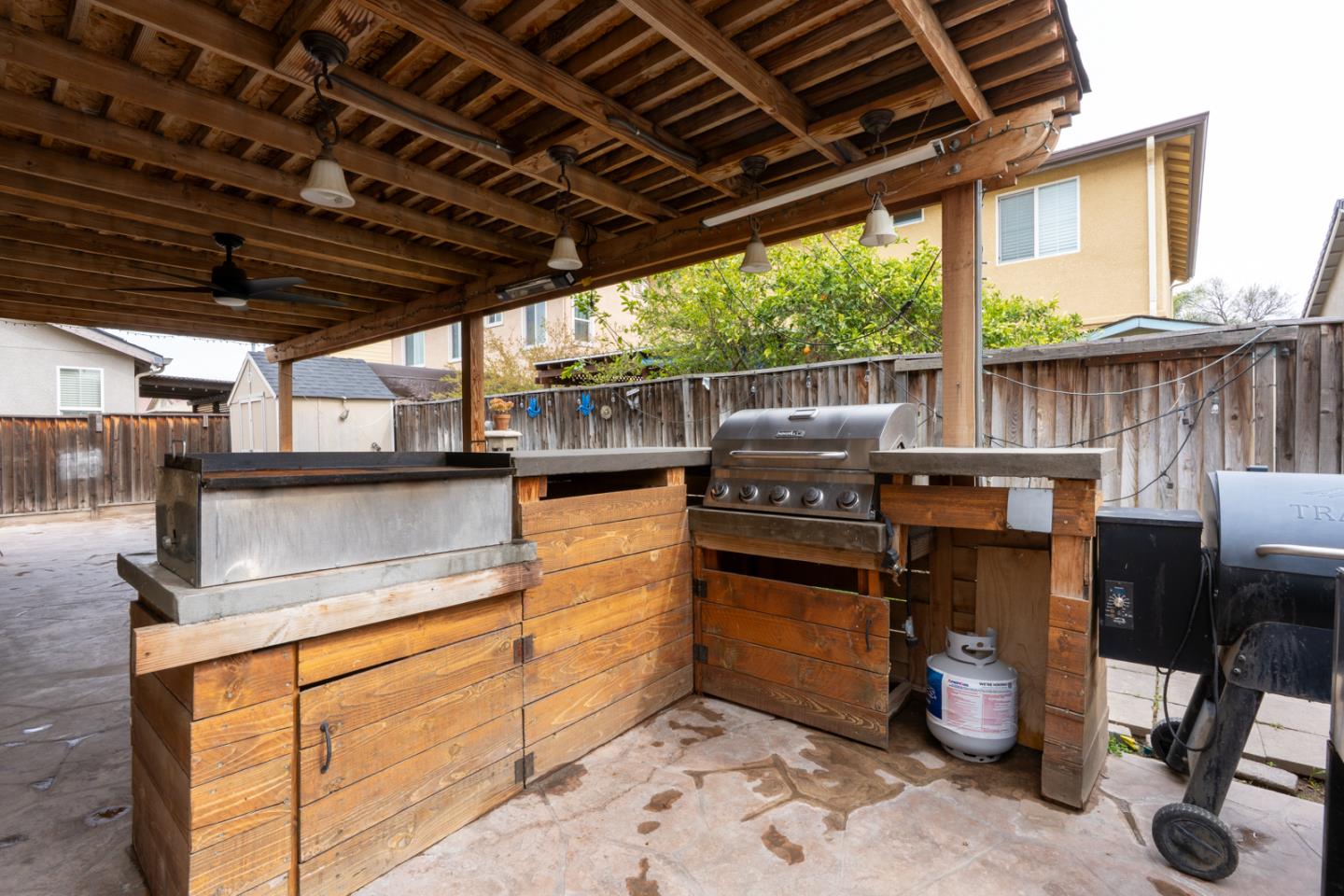 2357 N Rock Creek DR