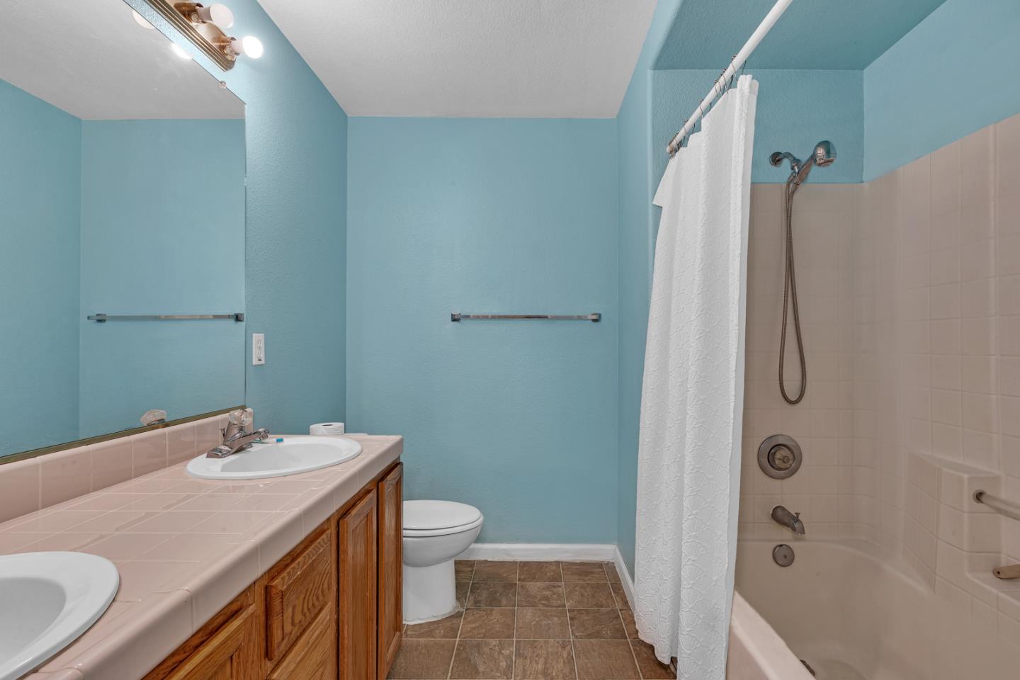 2231 Racquet Club DR