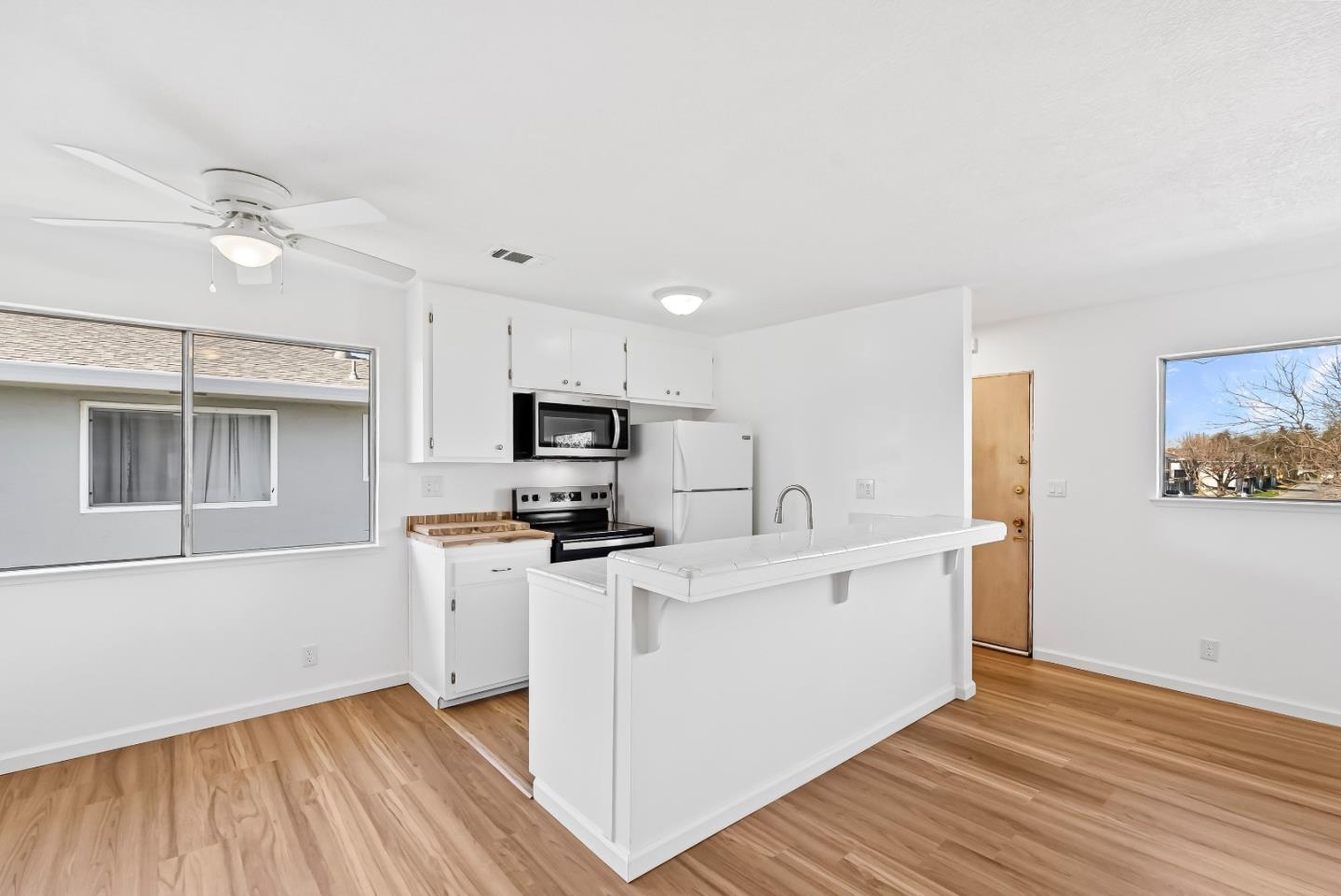 5577 Spinnaker Drive 4